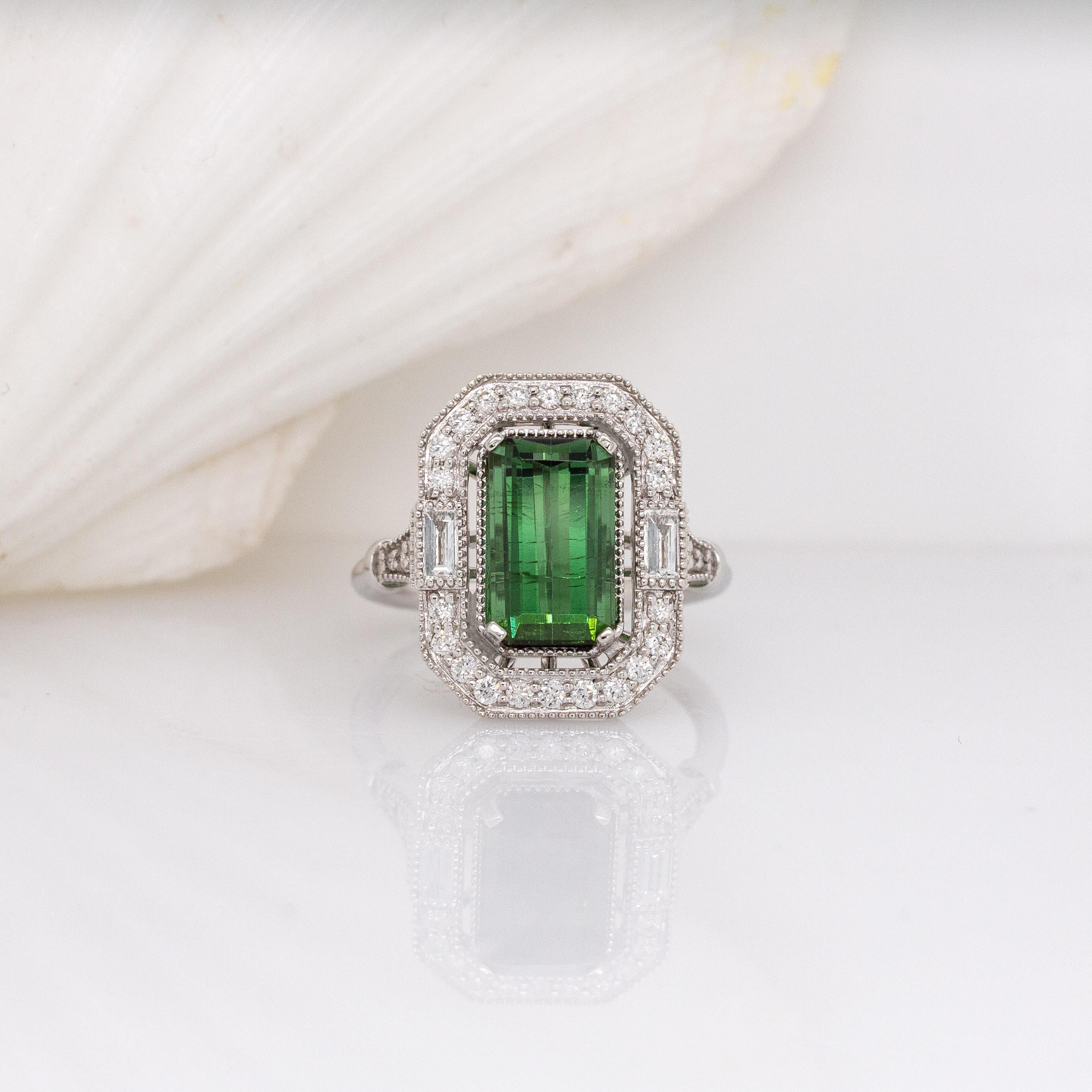 Art Déco Anello con tormalina cromo da 3,3 carati e diamanti naturali: oro massiccio 14k, 11x7mm in vendita