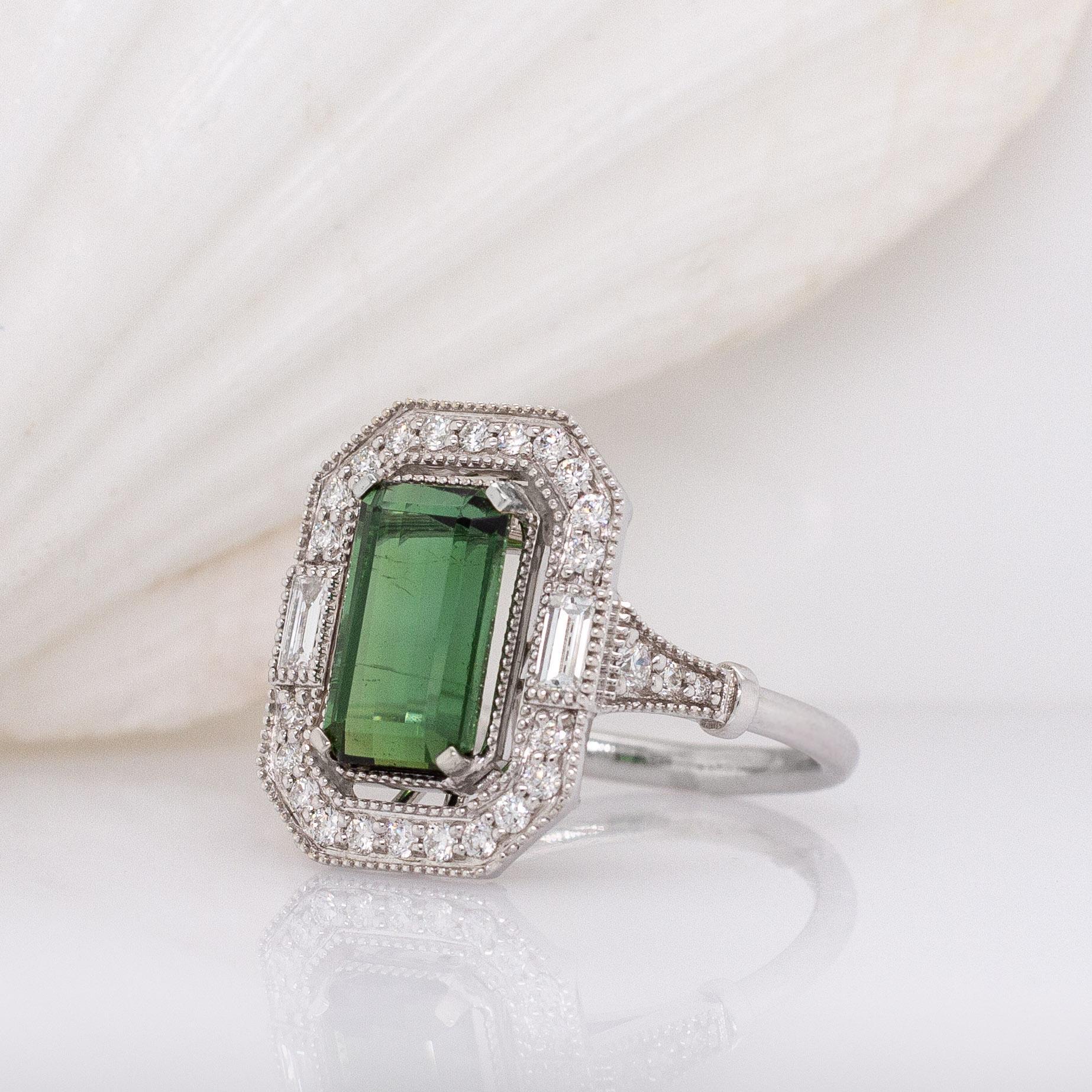 Taglio smeraldo Anello con tormalina cromo da 3,3 carati e diamanti naturali: oro massiccio 14k, 11x7mm in vendita