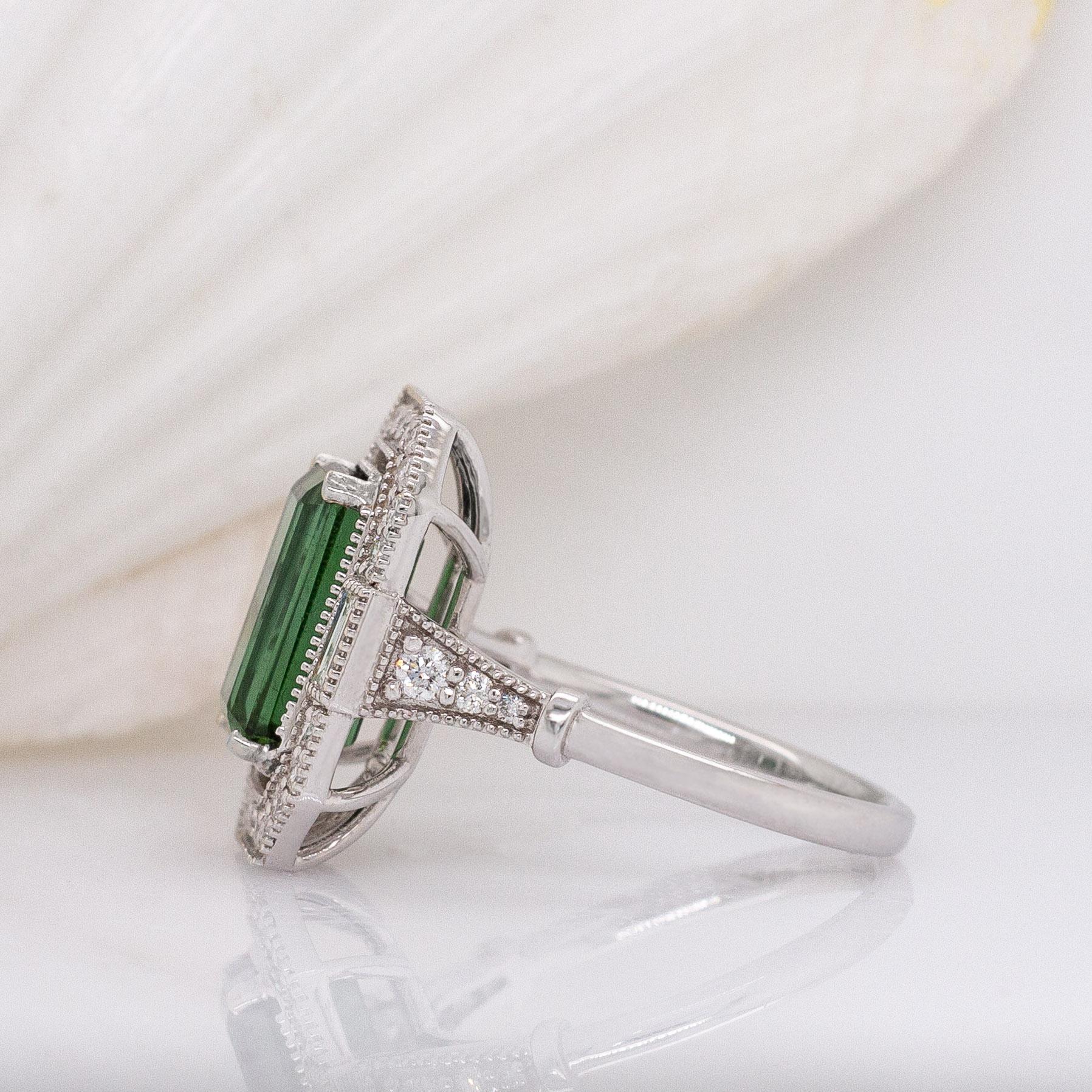 Anello con tormalina cromo da 3,3 carati e diamanti naturali: oro massiccio 14k, 11x7mm In condizioni Nuovo in vendita a Columbus, OH