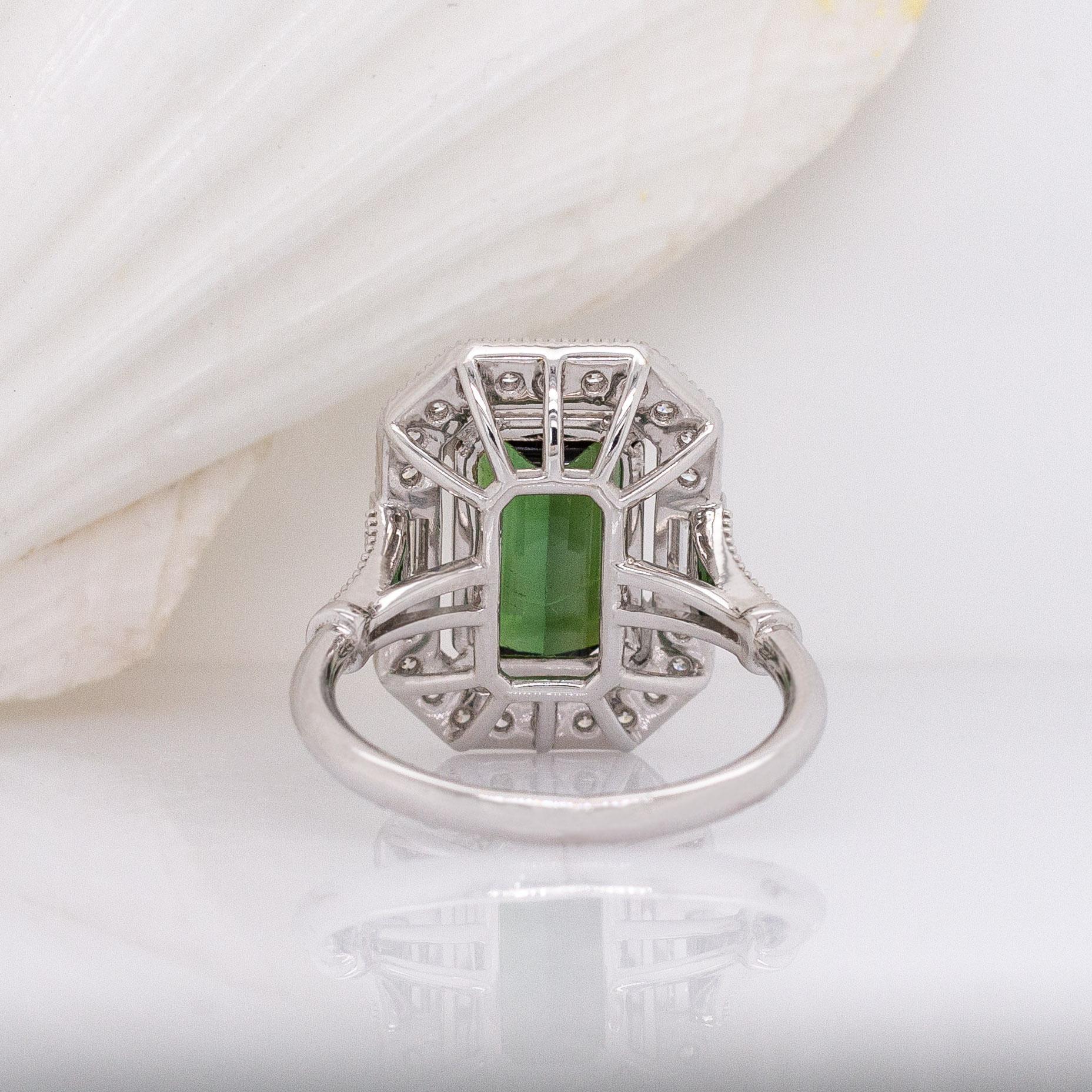 Donna Anello con tormalina cromo da 3,3 carati e diamanti naturali: oro massiccio 14k, 11x7mm in vendita