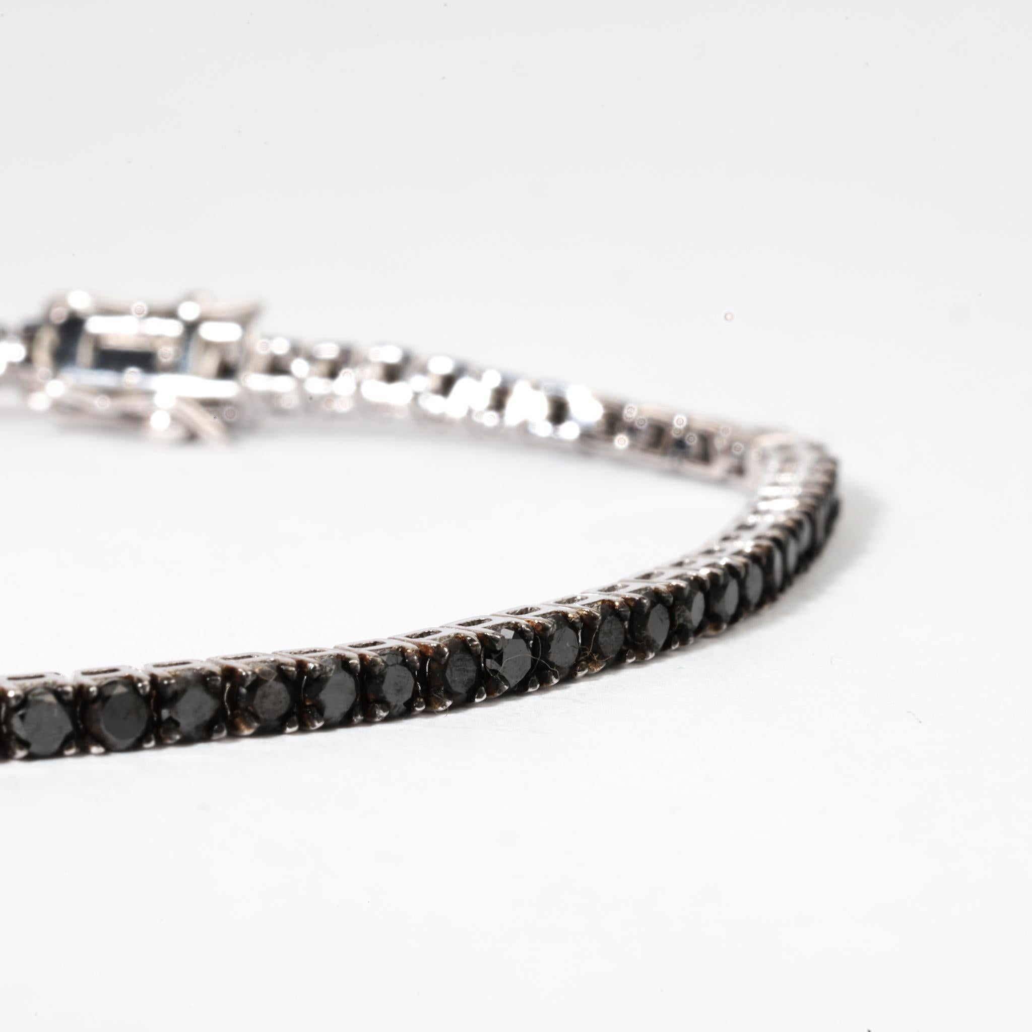 Taille ronde Bracelet de tennis en or blanc 18 carats, diamant noir de taille ronde naturelle 3,3tcw en vente
