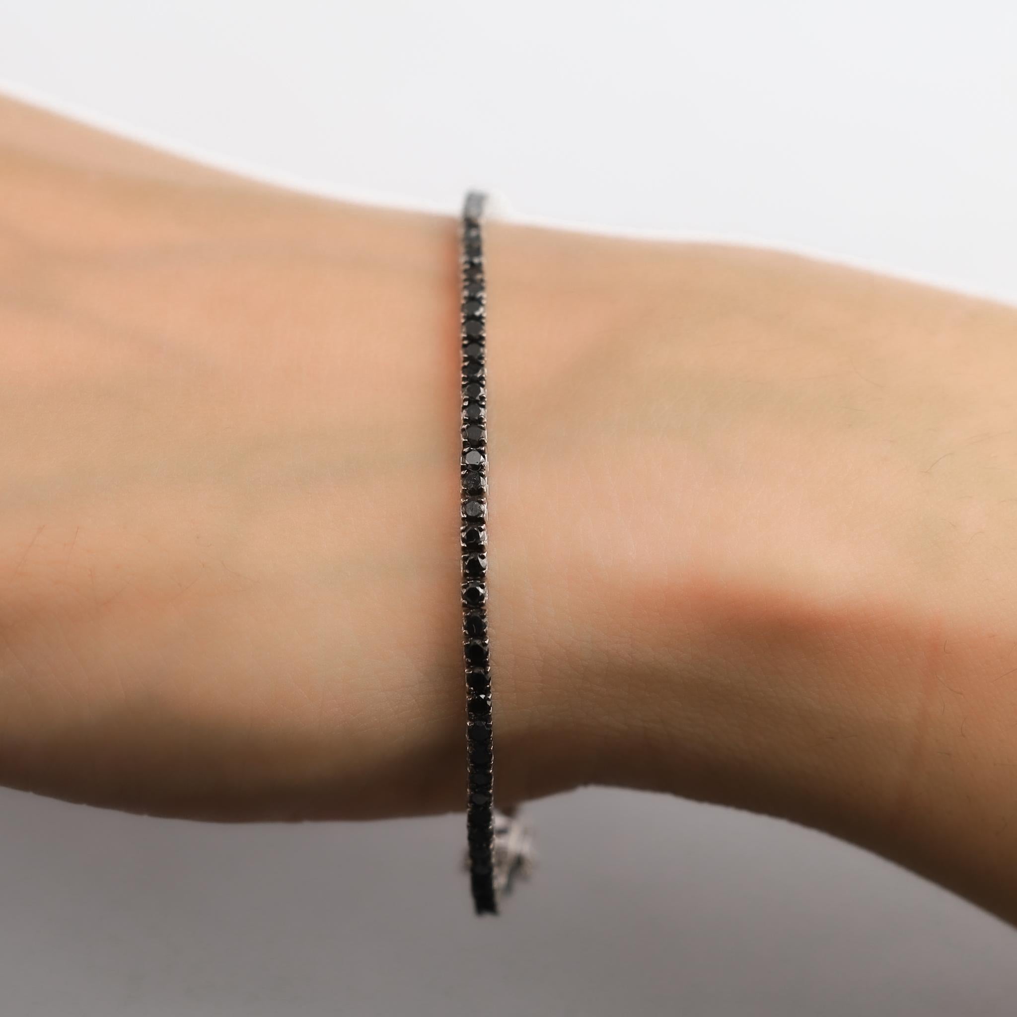 Bracelet de tennis en or blanc 18 carats, diamant noir de taille ronde naturelle 3,3tcw en vente 2