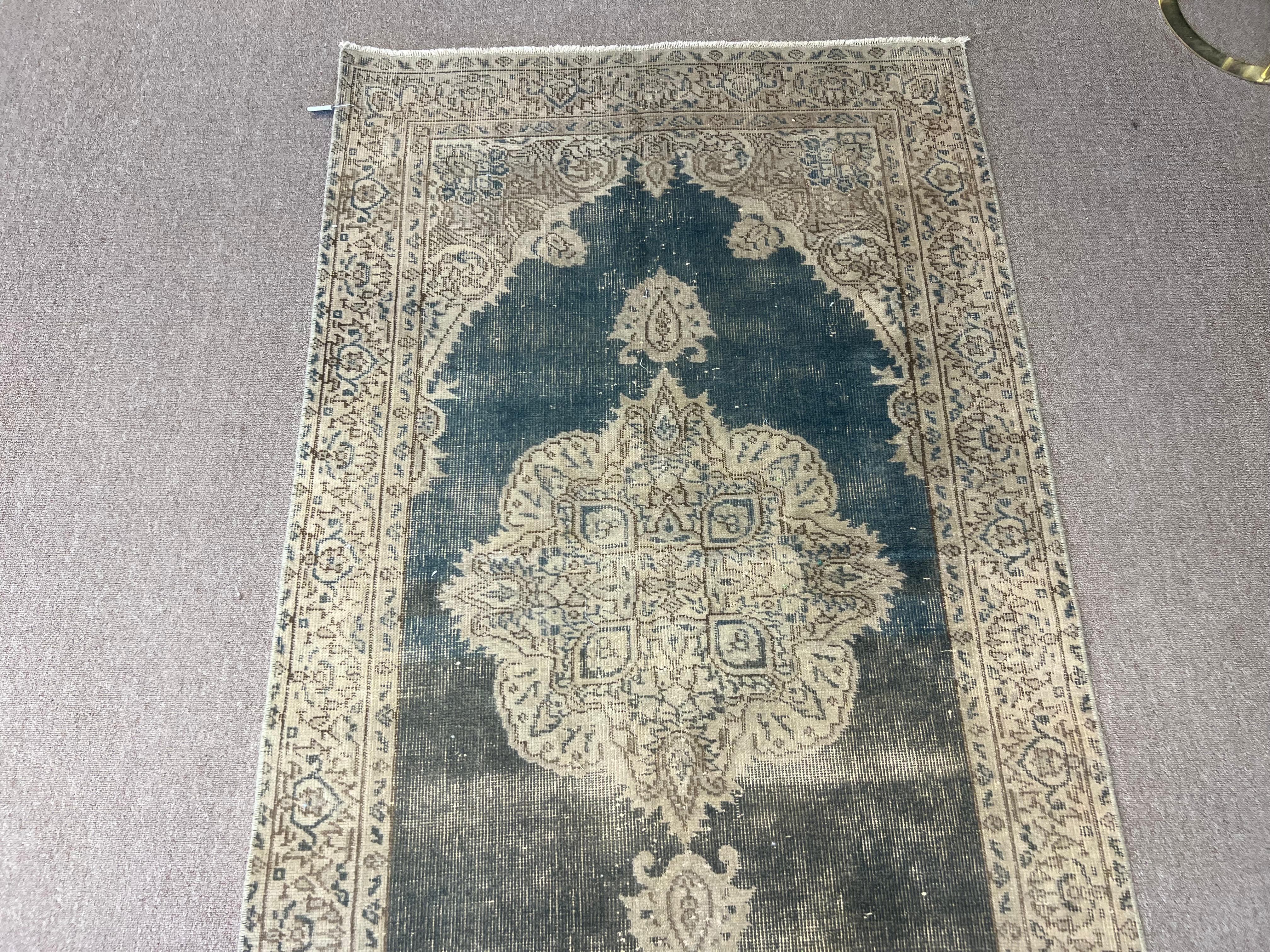 3.3x10.7 Ft verblasste anatolische Oushak Flur Läufer Teppich, Vintage Flur Teppich im Angebot 5