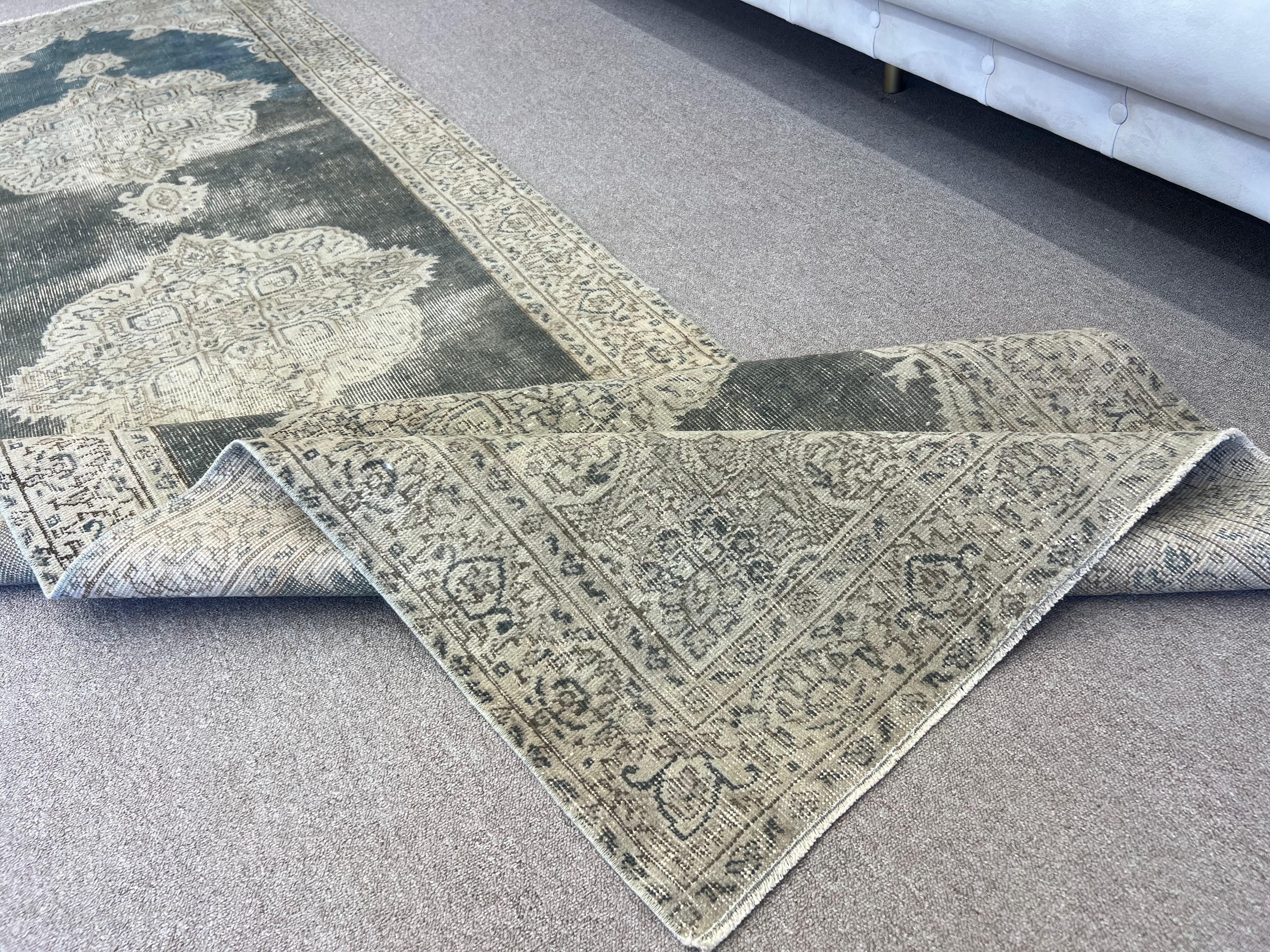 3.3x10.7 Ft verblasste anatolische Oushak Flur Läufer Teppich, Vintage Flur Teppich im Angebot 1