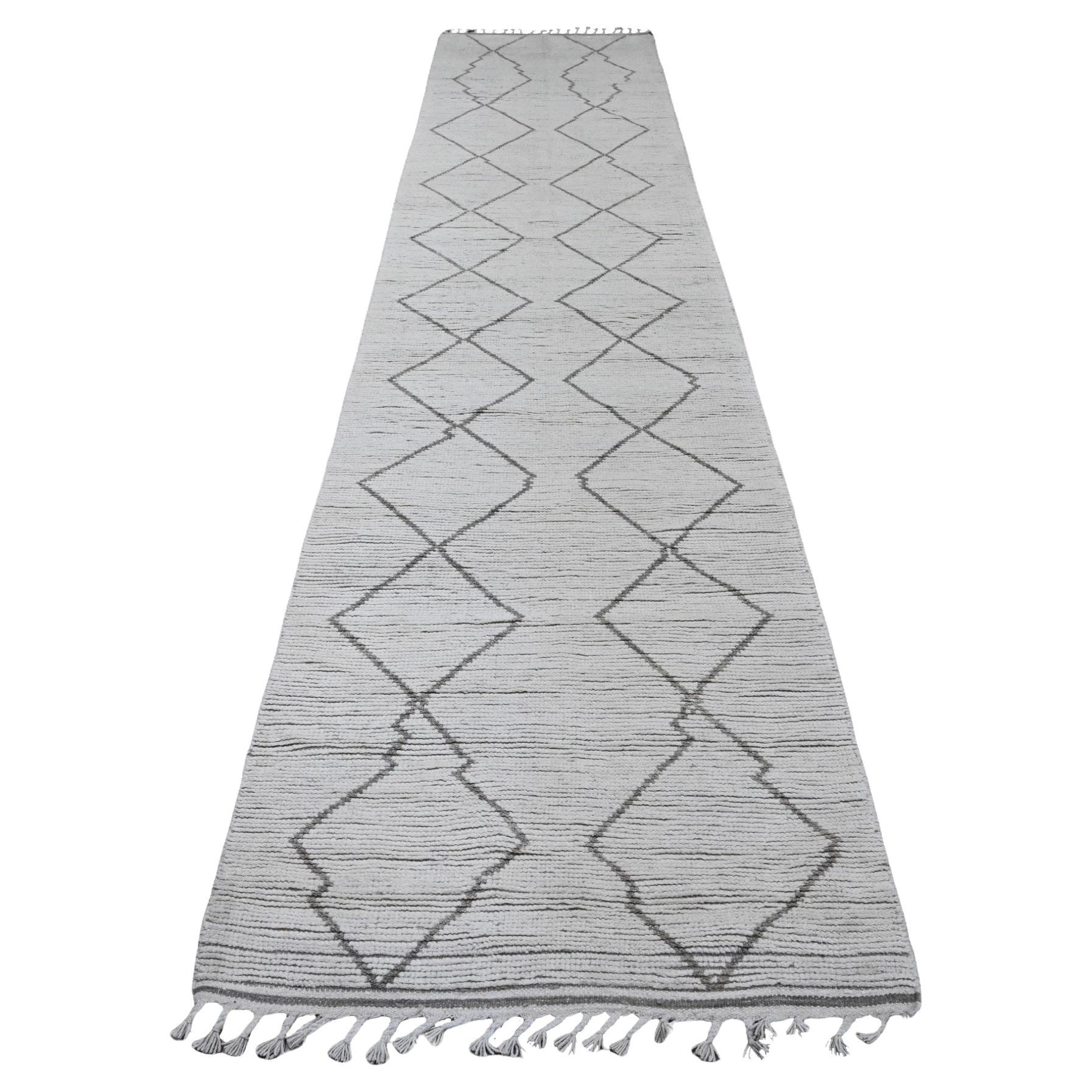 3'3"x15'5" blanc tissé marocain à motif géométrique en laine nouée à la main