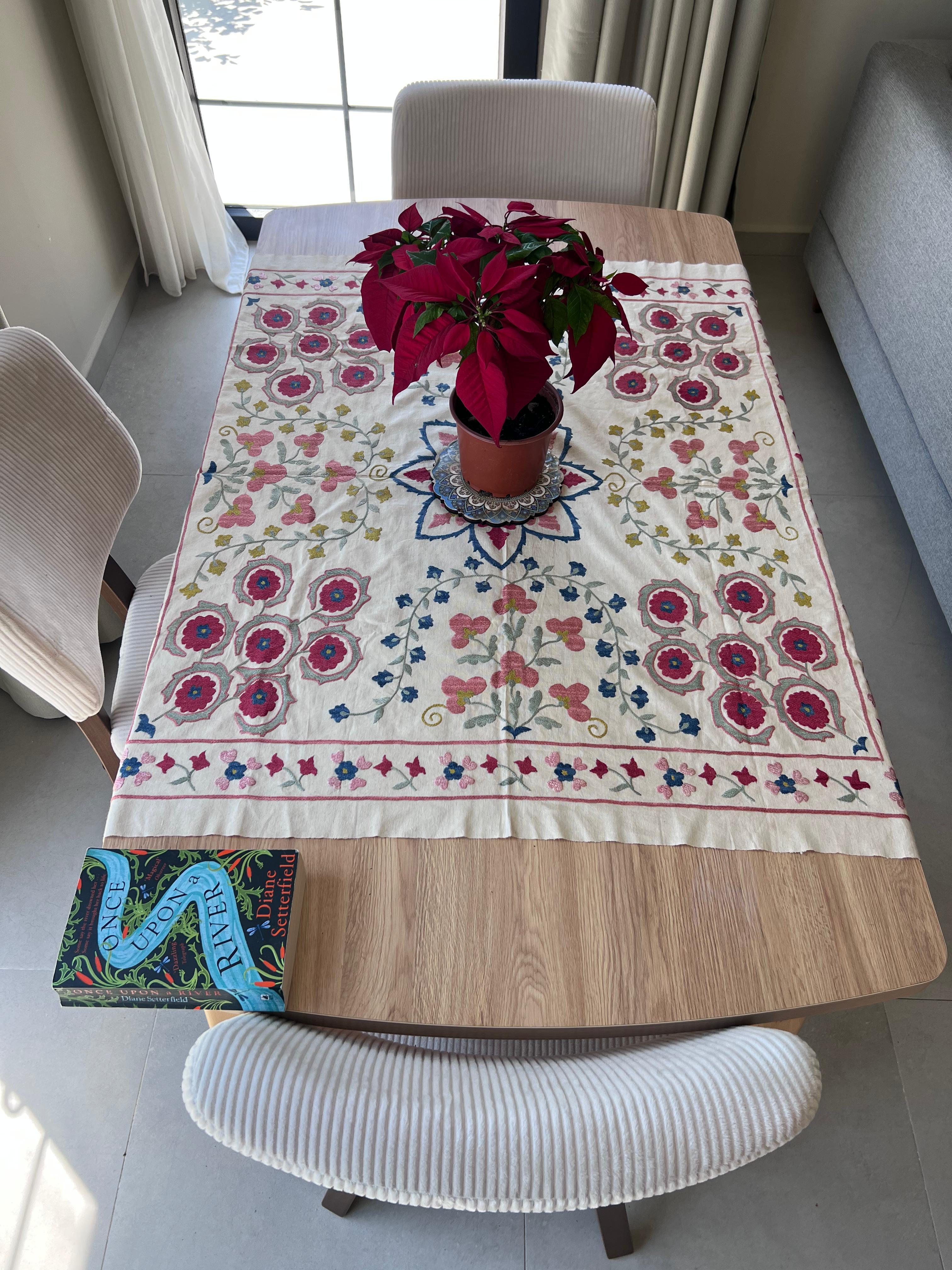 3.3x3,5 Ft C. Asiatisch bestickter Wandbehang. Tischdecken, Sofaabdeckung, Sofabrenner (21. Jahrhundert und zeitgenössisch) im Angebot