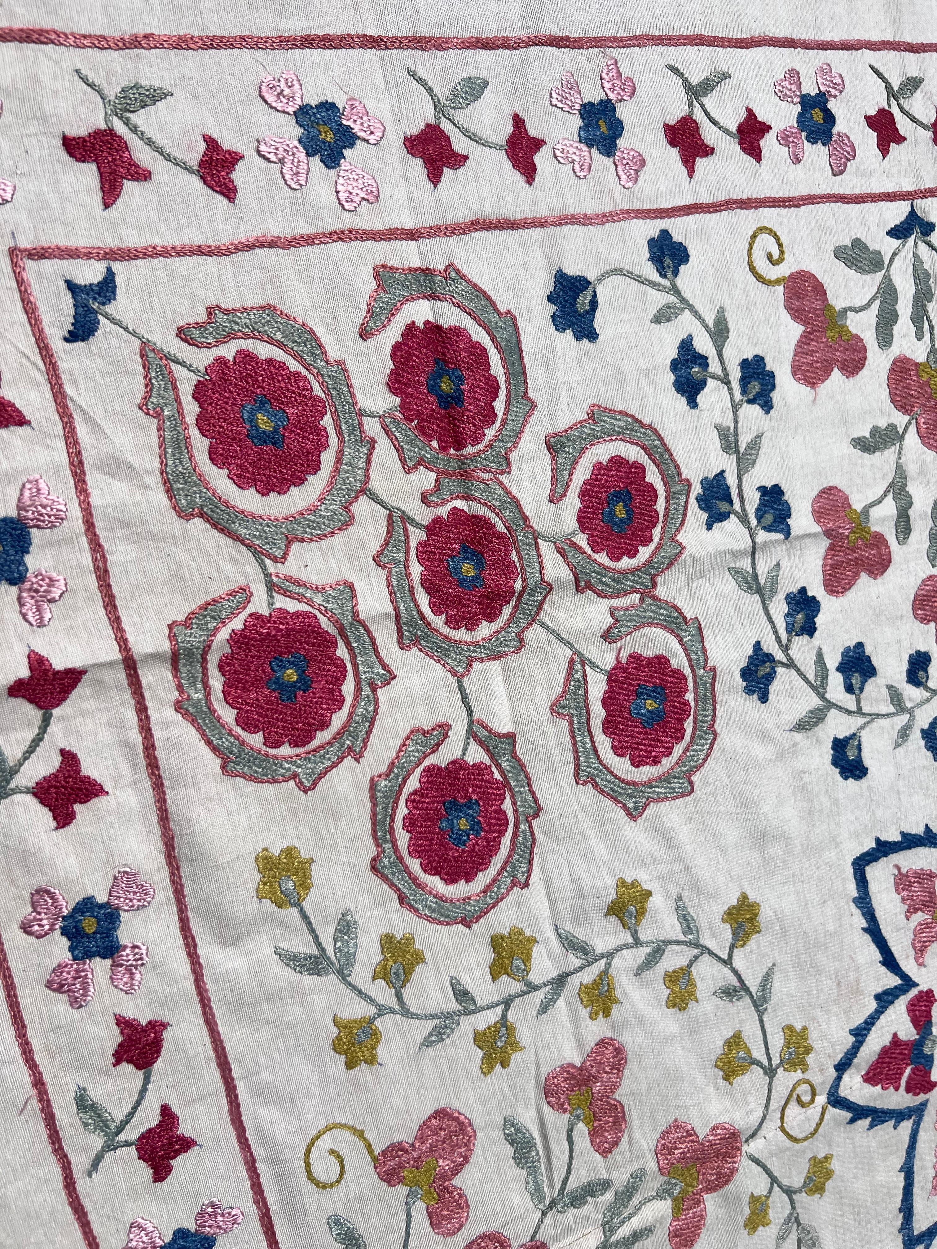 3.3x3,5 Ft C. Asiatisch bestickter Wandbehang. Tischdecken, Sofaabdeckung, Sofabrenner im Angebot 1