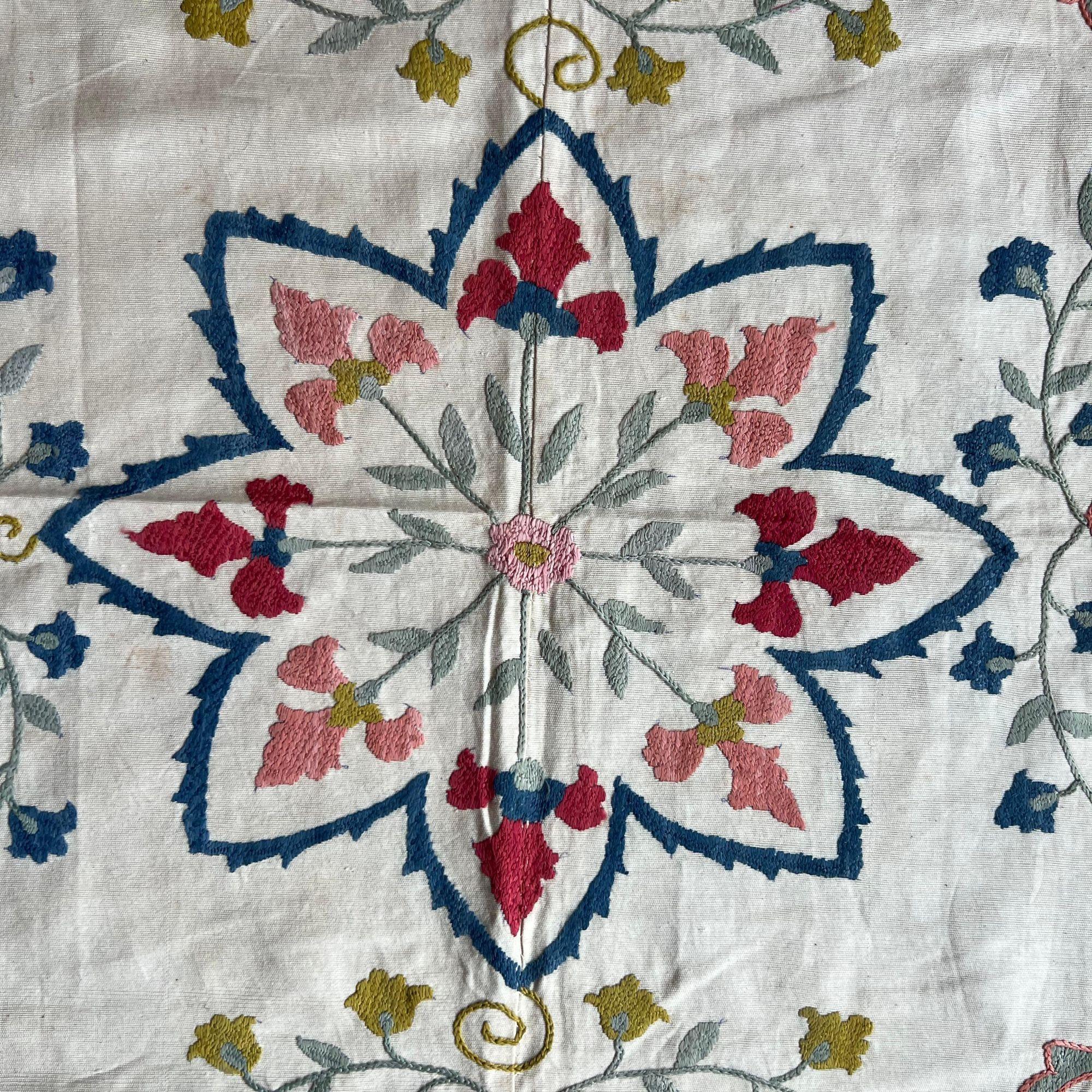 3.3x3,5 Ft C. Asiatisch bestickter Wandbehang. Tischdecken, Sofaabdeckung, Sofabrenner im Zustand „Neu“ im Angebot in Spring Valley, NY
