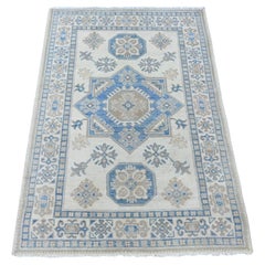 3'3"x4'7" Ivory Vintage Look Kazak with Medallion Design Hand Knotted Wool Rug