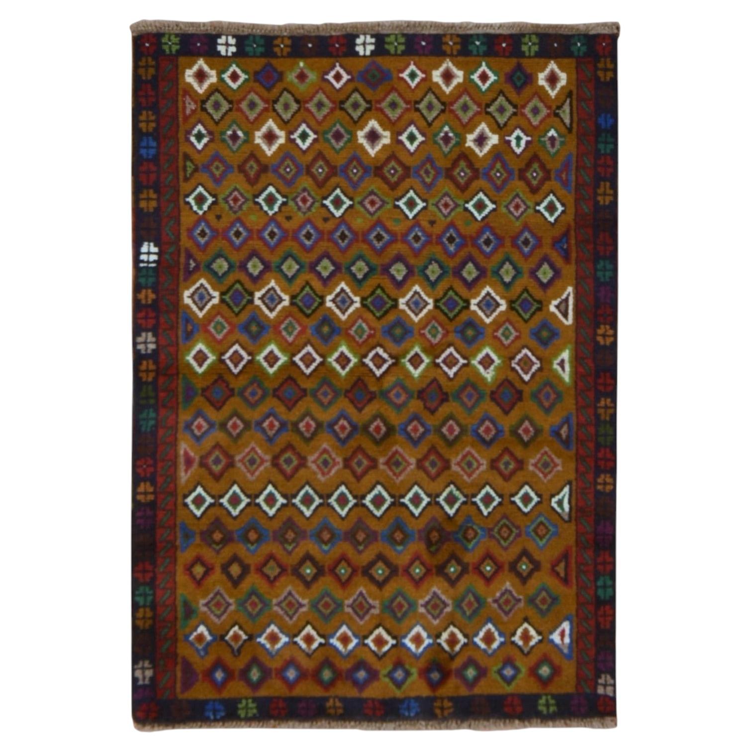 Tapis afghan baloutche marron de 3'3" x 4'8", à motifs géométriques, noué à la main en pure laine