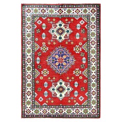 3
3 "x4
9" Beerenroter Kazak mit Stammes-Medaillons Design Handgeknüpfter Wollteppich