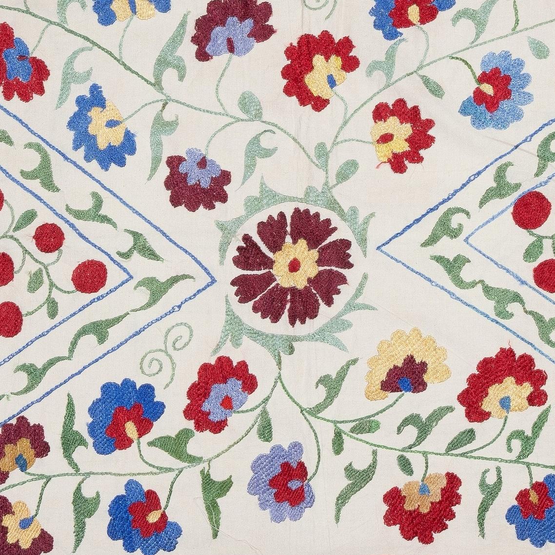 3.3x5.2 Ft Embroidered Wall Hanging, Flower Design Silk and Cotton Tablecloth In New Condition In Spring Valley, NY