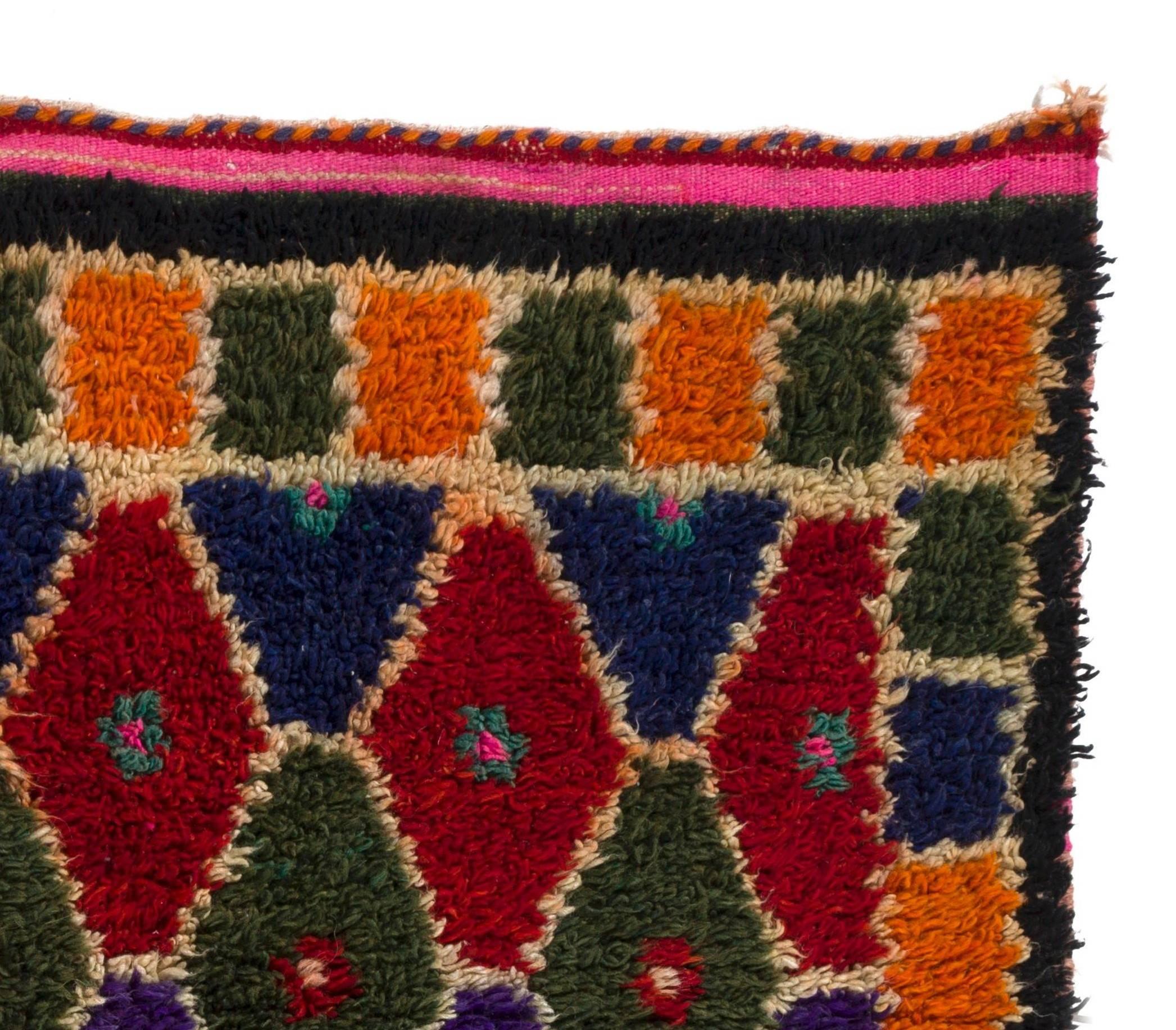A vintage hand-knotted Tulu (high piled) rug from Konya in Central Turkey. The rug is made of lamb’s wool therefore it is very soft and comfortable. Measures: 3.3 x 5.3 Ft.
These small rugs with geometric simple designs and lustrous wool pile were