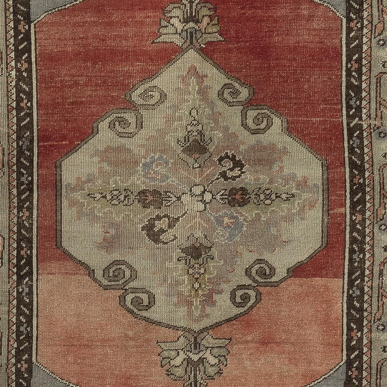 Annodato a mano 3.3x5.4 Ft Un esemplare unico di Vintage Handmade Turkish Area Rug, 100% Lana in vendita