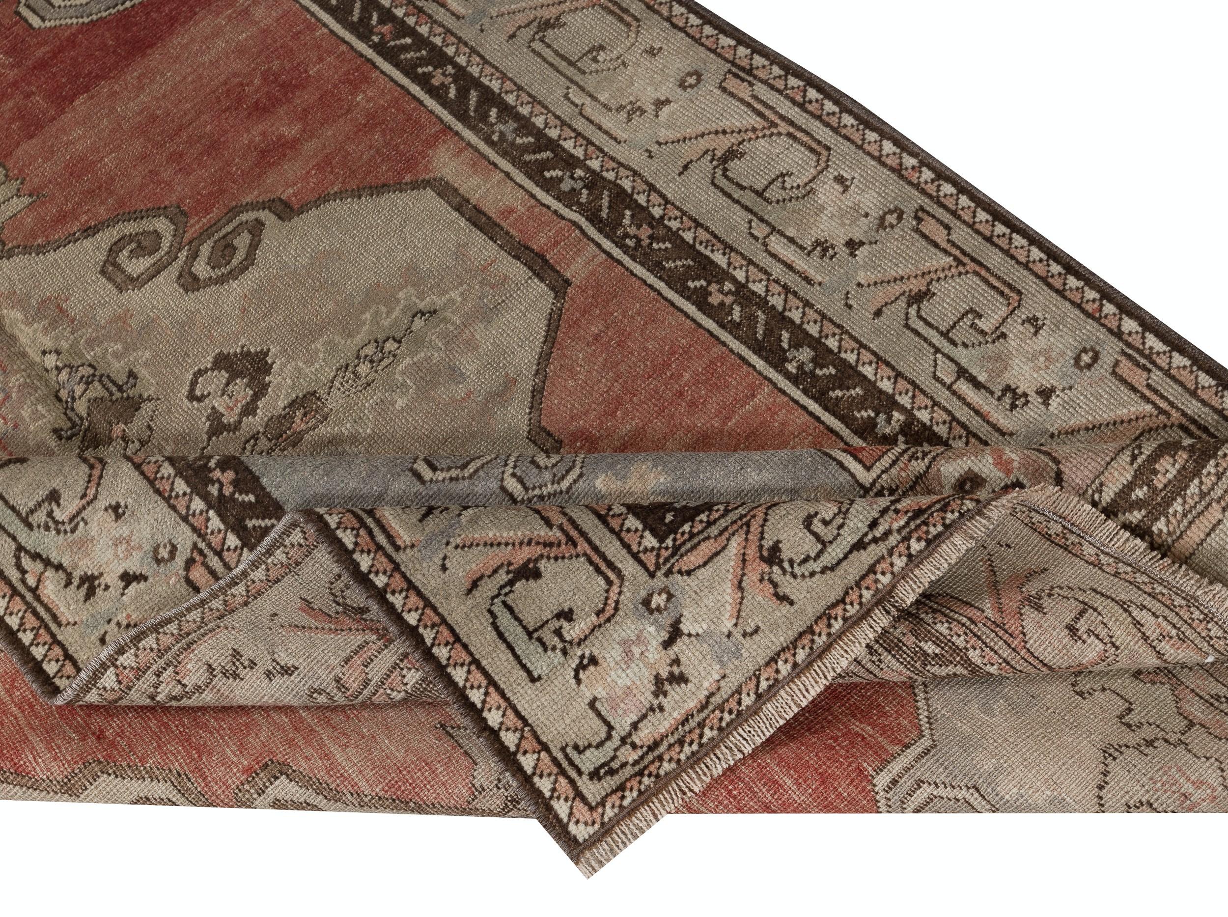 3.3x5.5 Ft One of a pair Vintage Handmade Turkish Area Rug, 100% Wool (Rustikal) im Angebot