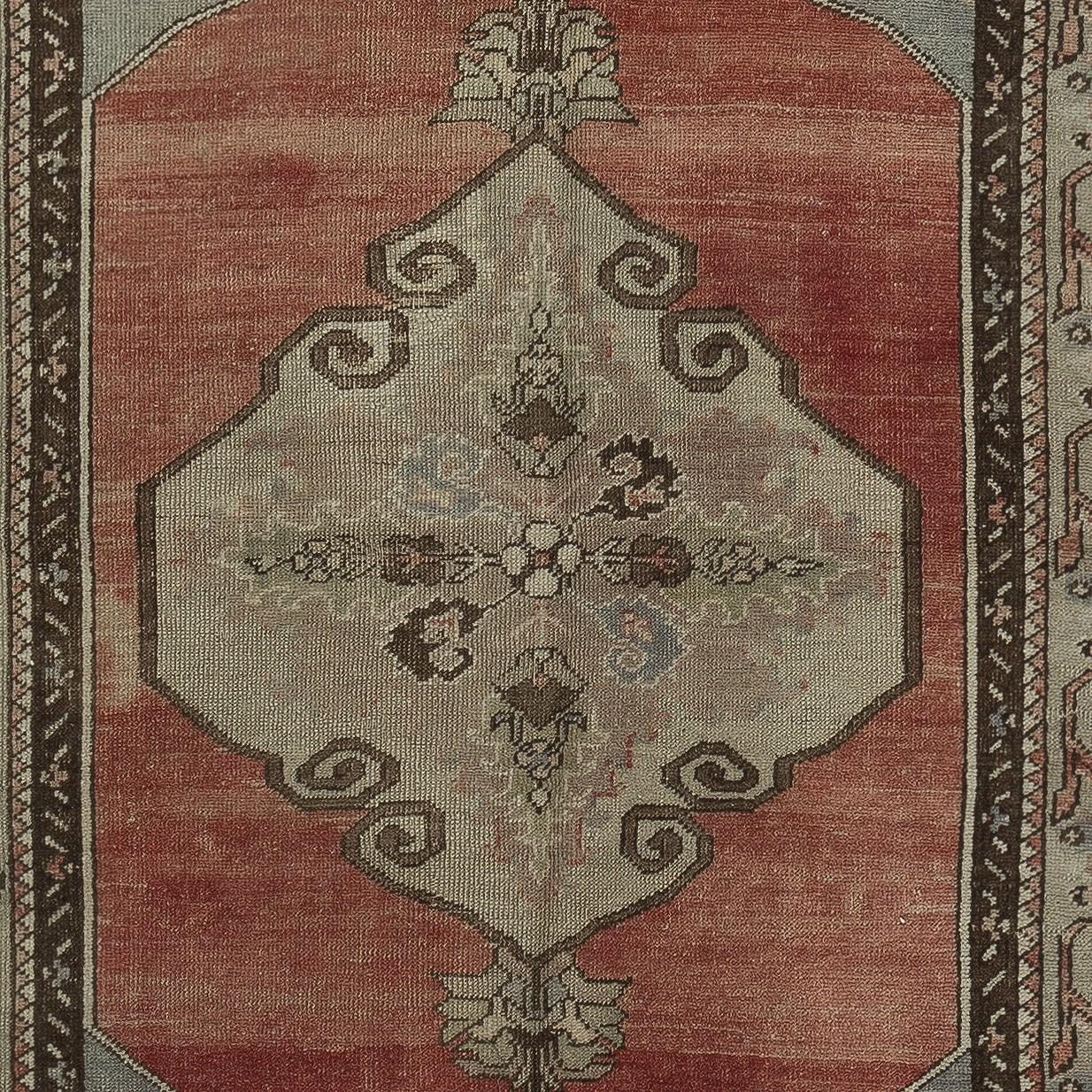 3.3x5.5 Ft One of a pair Vintage Handmade Turkish Area Rug, 100% Wool (Handgeknüpft) im Angebot