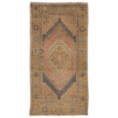 Tappeto Vintage Turkish Village 3.3x6 Ft con colori tenui, morbido vello di lana