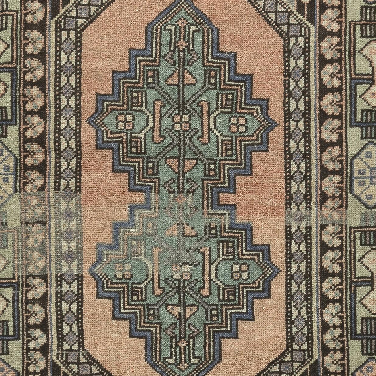 3.3x6.5 Ft Traditioneller Vintage Handgefertigter Türkischer Orientteppich. 100% Wolle im Zustand „Gut“ im Angebot in Spring Valley, NY