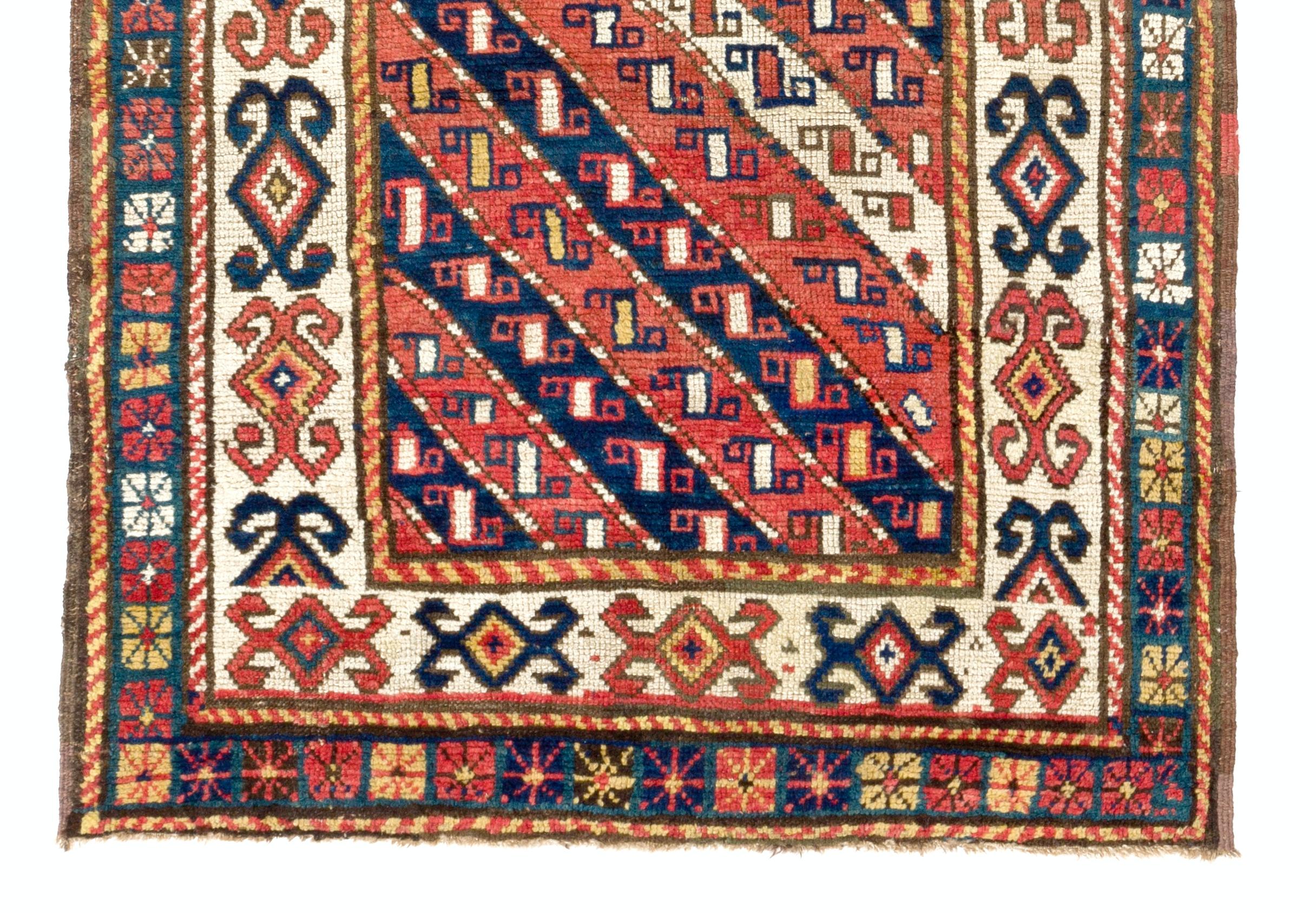 Antiker kaukasischer Gendje Kazak-Teppich in 3.3x7,5 Fuß, ca. 1880  (Kaukasisch) im Angebot