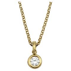 Collier pendentif solitaire en or 18 carats serti d'un chaton de diamants ronds de 0,34 carat