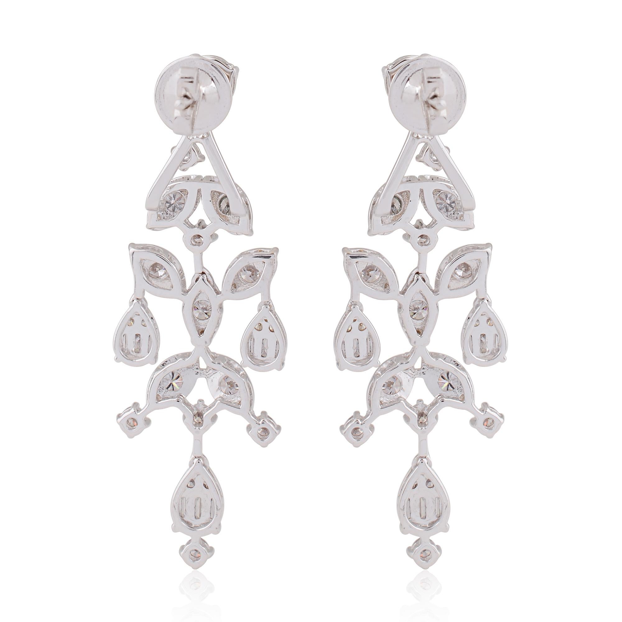 Donna Orecchini a pendente a grappolo con diamanti da 3,4 carati Gioielli in oro bianco 18 carati in vendita