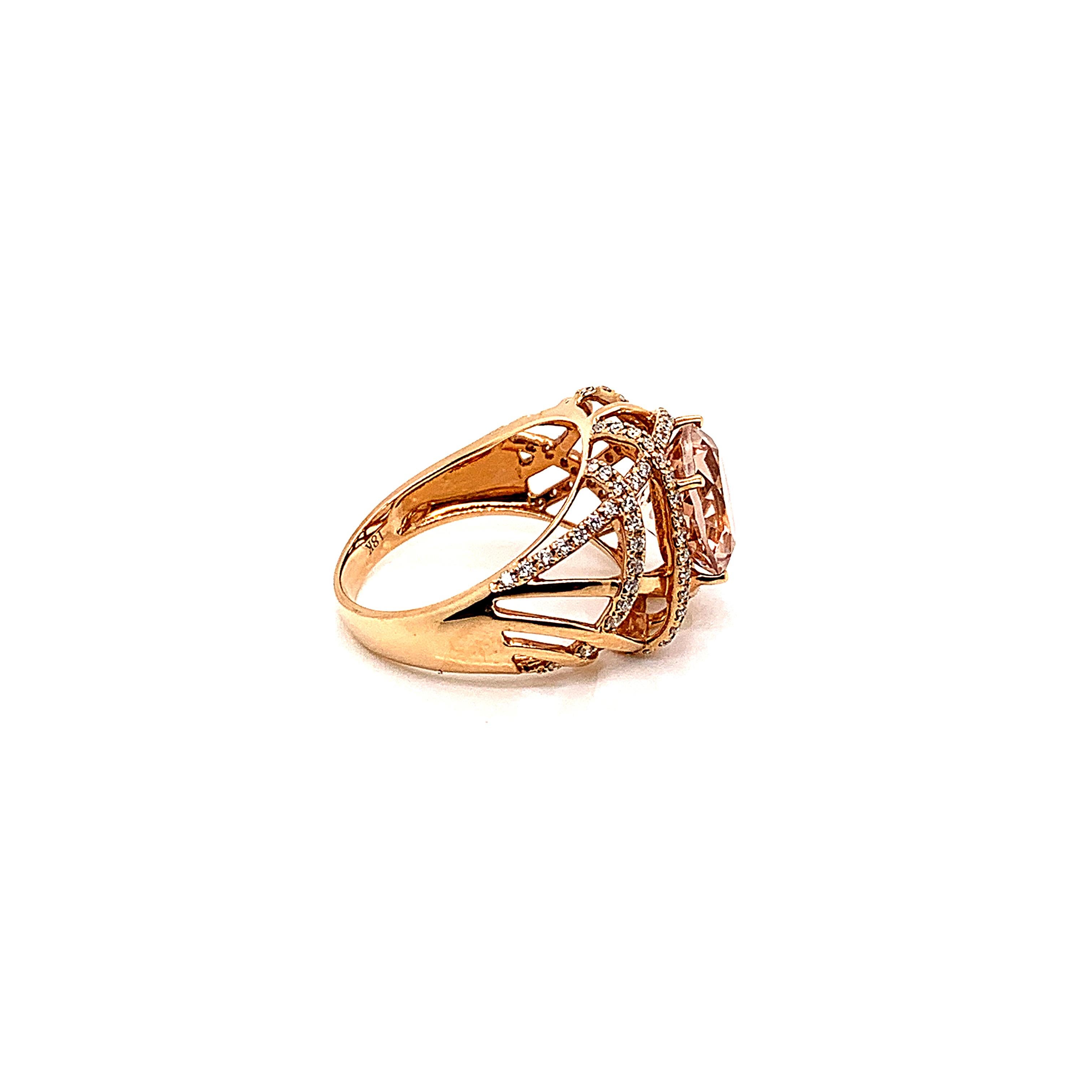 Contemporary 3.4 Carat Morganite Ring in 18 Karat Rose Gold with Diamond For Sale
