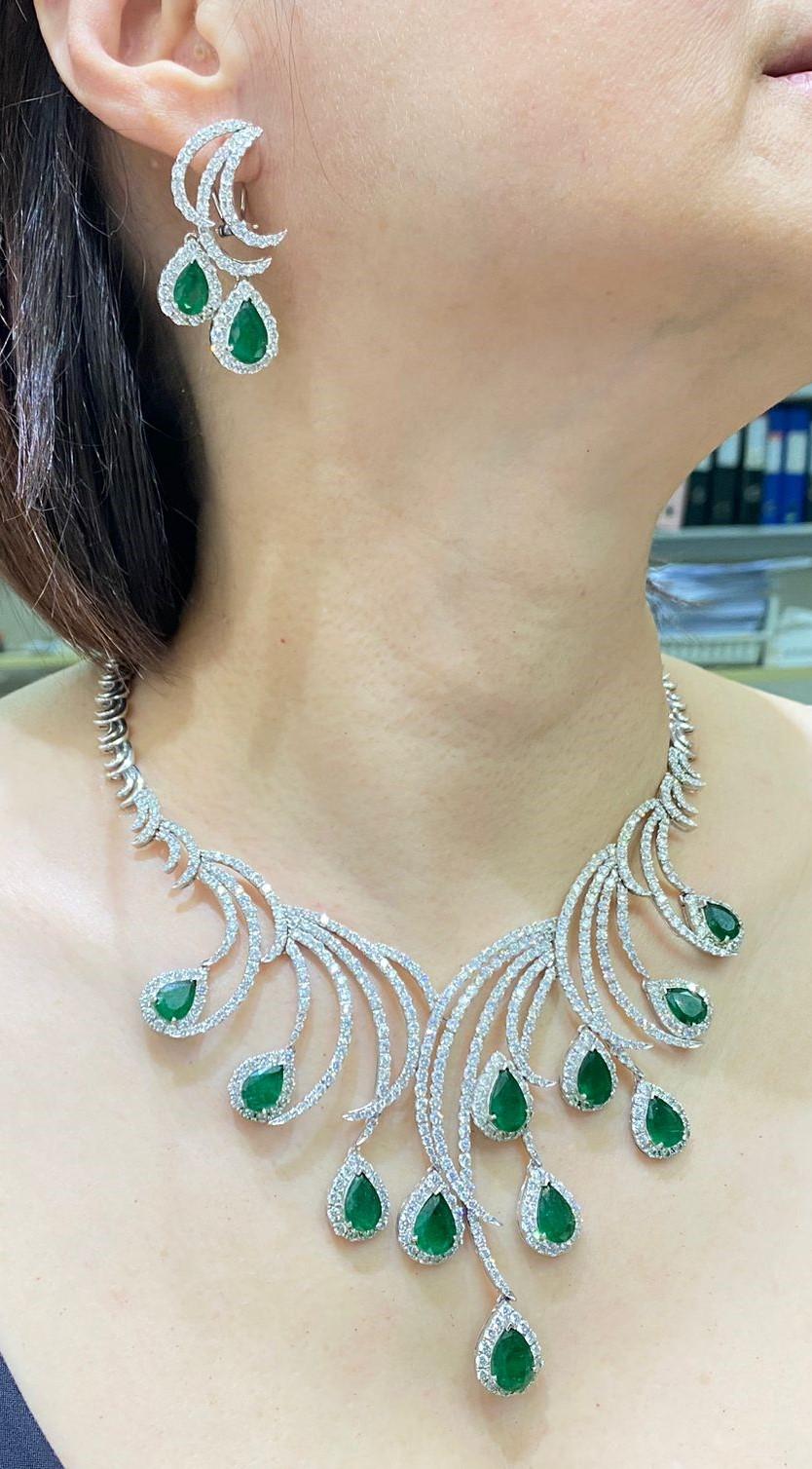 34 Carats Zambia Emerald Diamond Necklace and Earring Bridal Suite in 18K Gold In New Condition In Hong Kong, HK