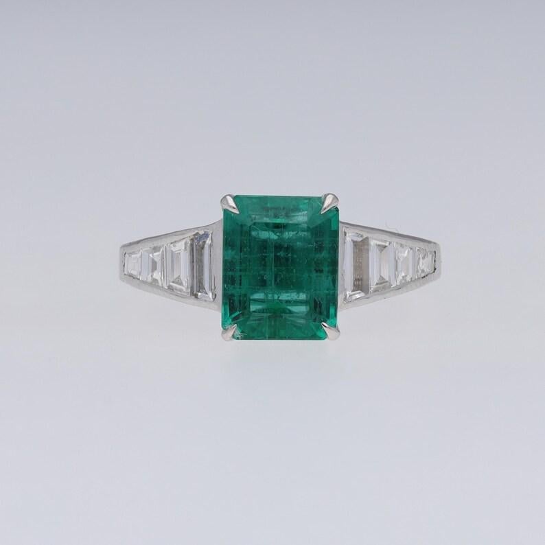 Contemporary 3.4 cts Natural emerald cut emerald ring gold  Zambian emerald solid white gold For Sale