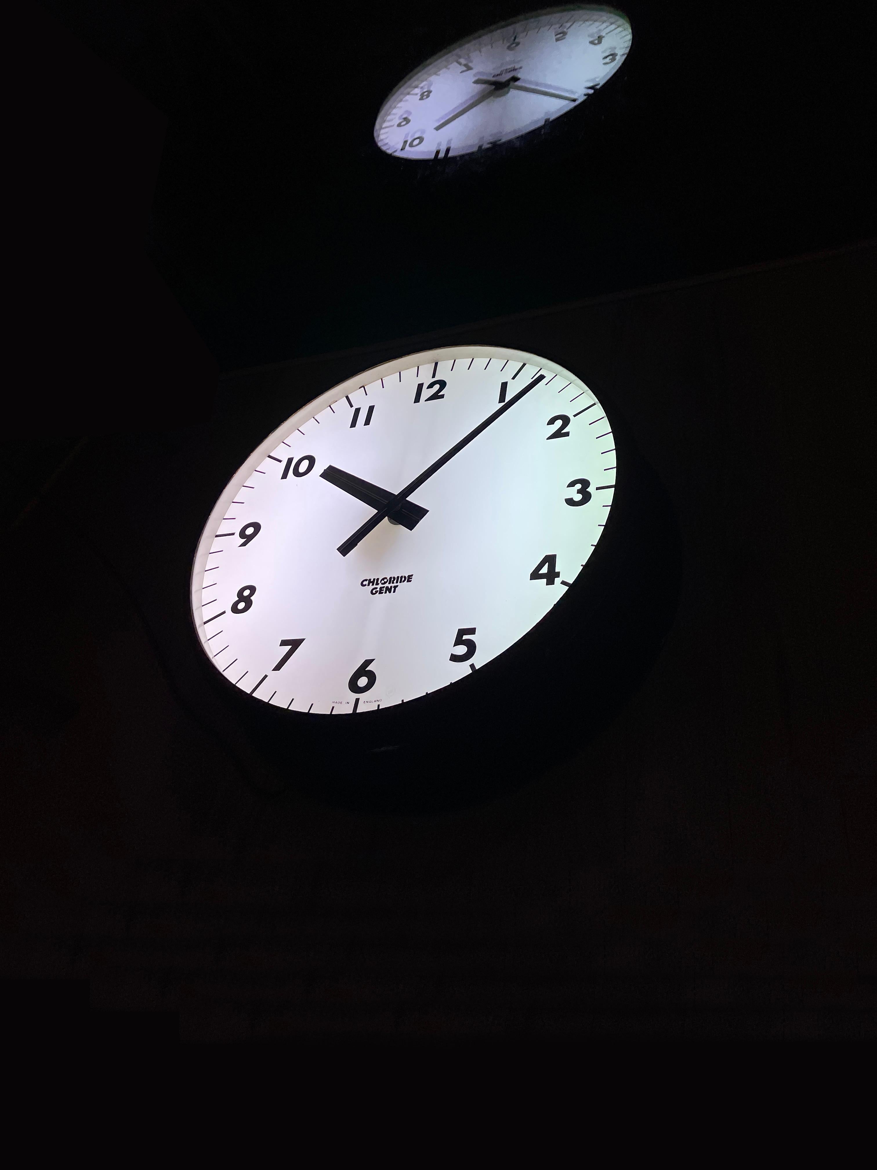 Illuminated Gents Gent of Leicester Railway Station Factory Wall Clock In Good Condition In Sale, GB