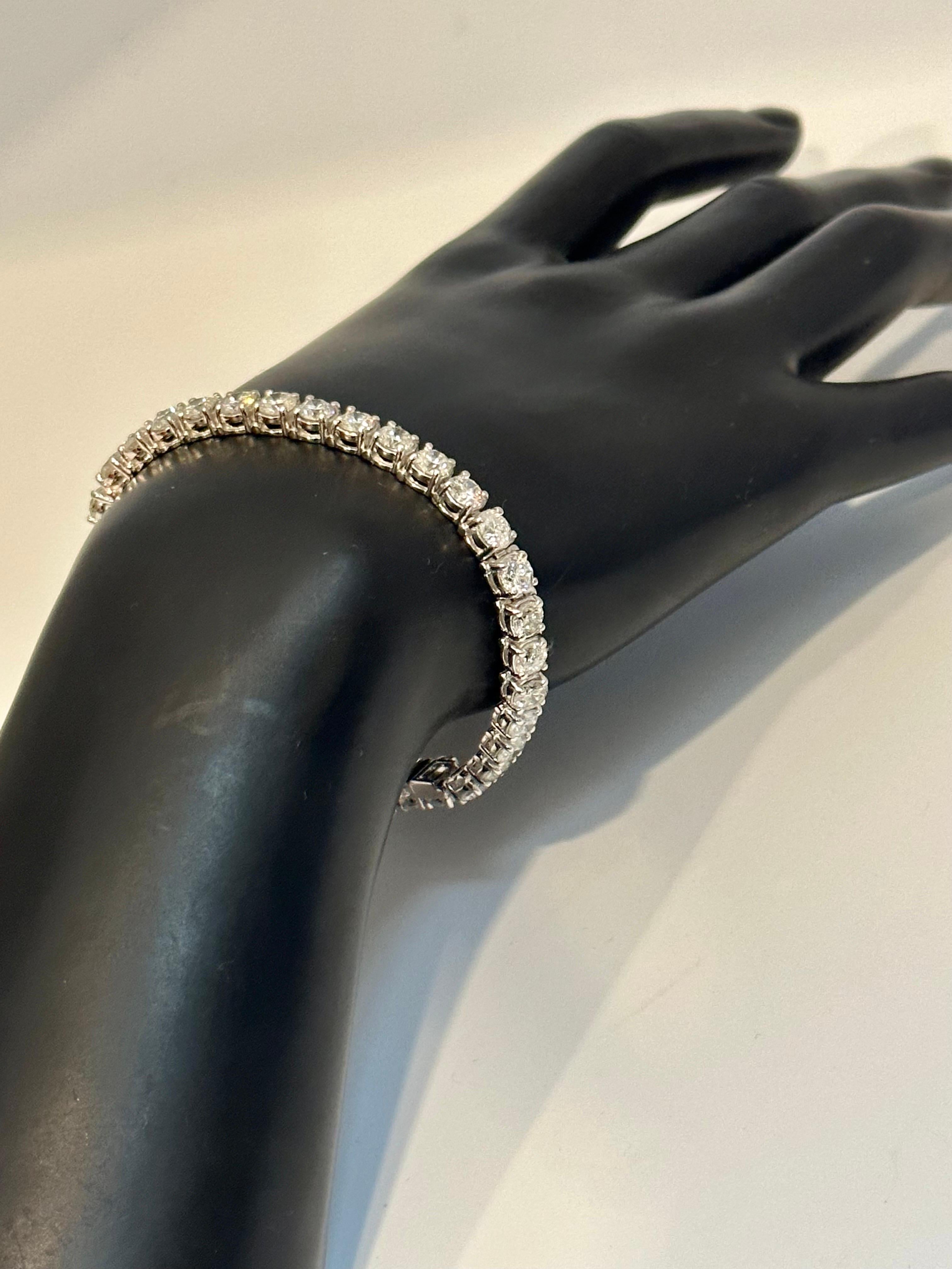 34 Round Diamond 35 Pointer Each Tennis Bracelet in 18 Karat Gold 11.9 Carat 7 