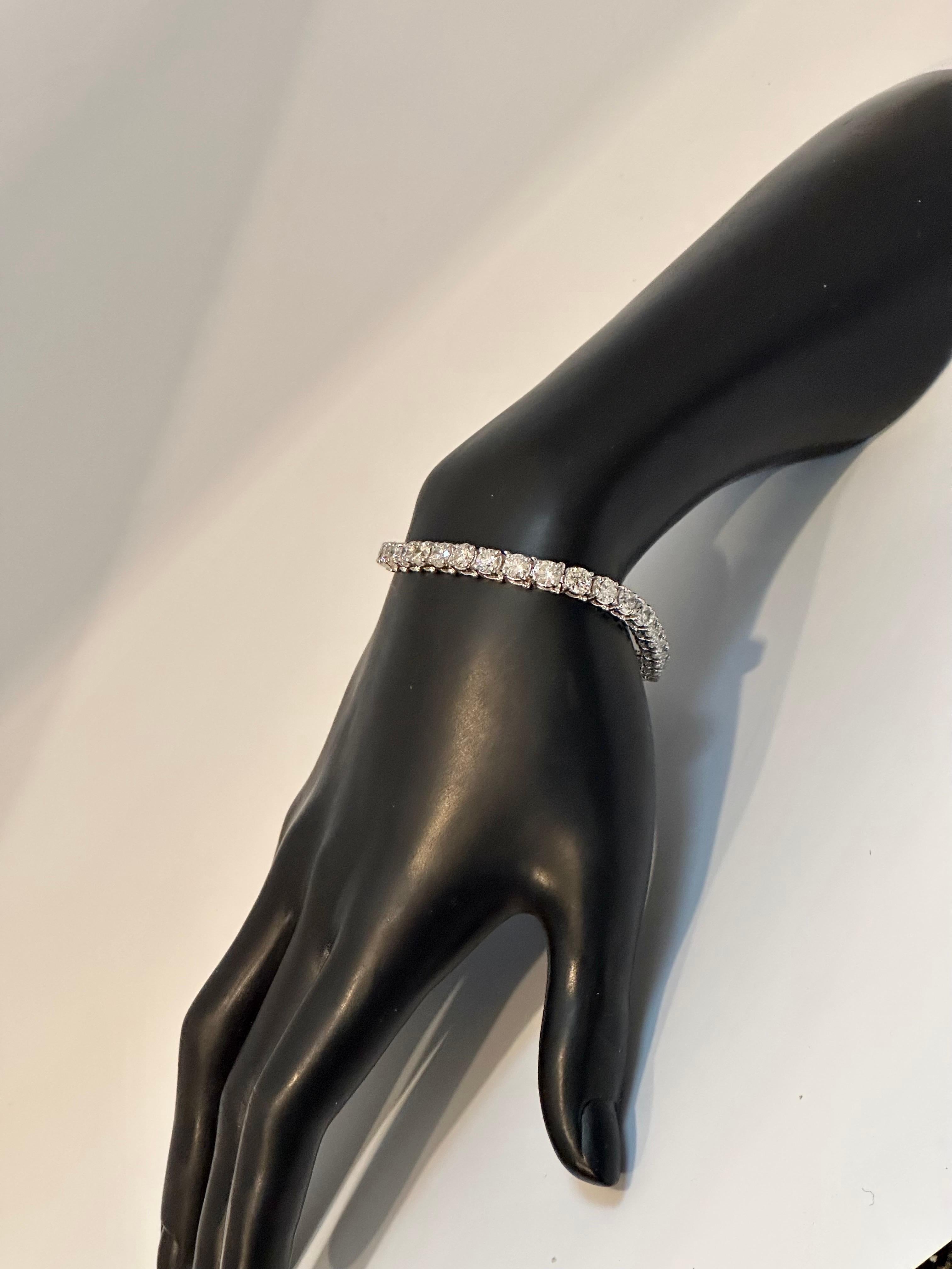 34 Round Diamond 35 Pointer Each Tennis Bracelet in 18 Karat Gold 11.9 Carat 7 