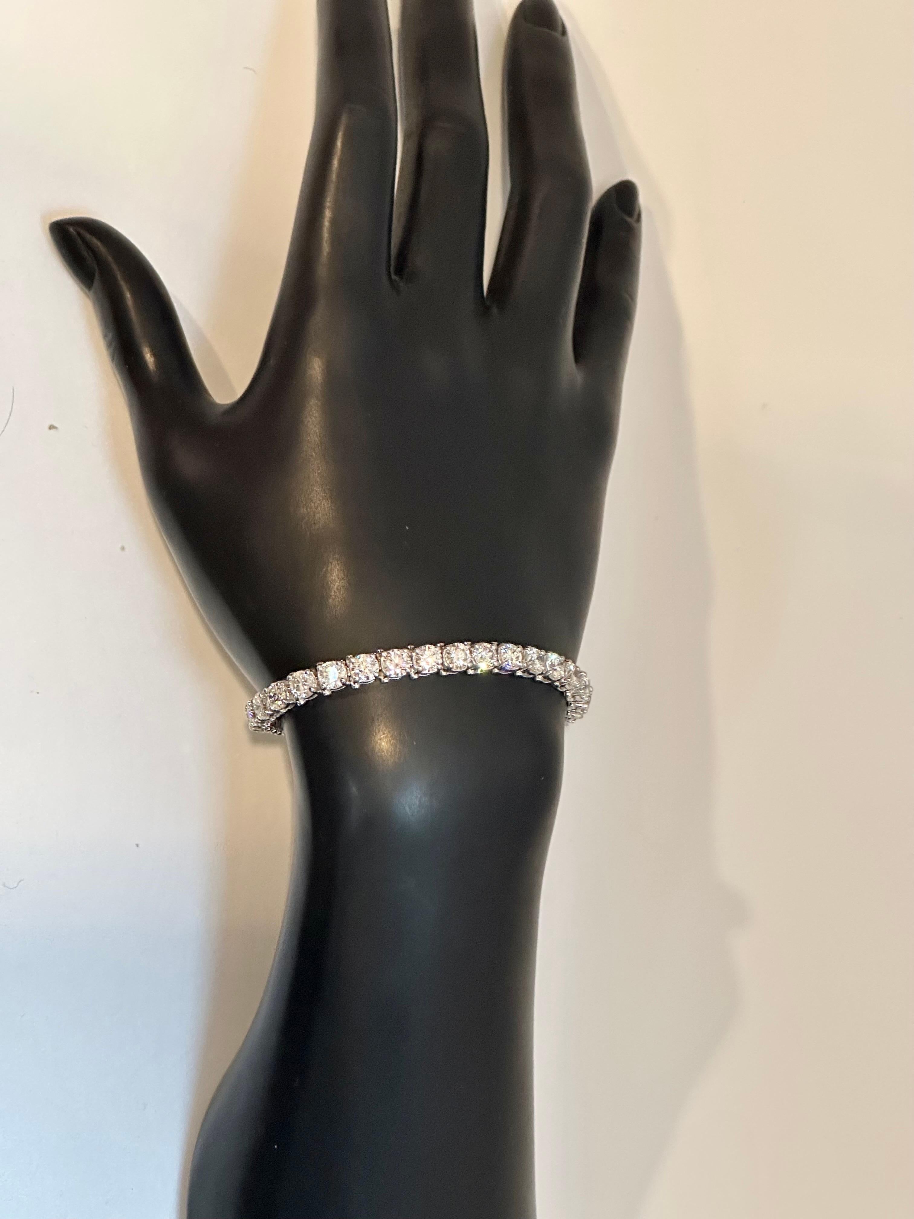 34 Round Diamond 35 Pointer Each Tennis Bracelet in 18 Karat Gold 11.9 Carat 7 