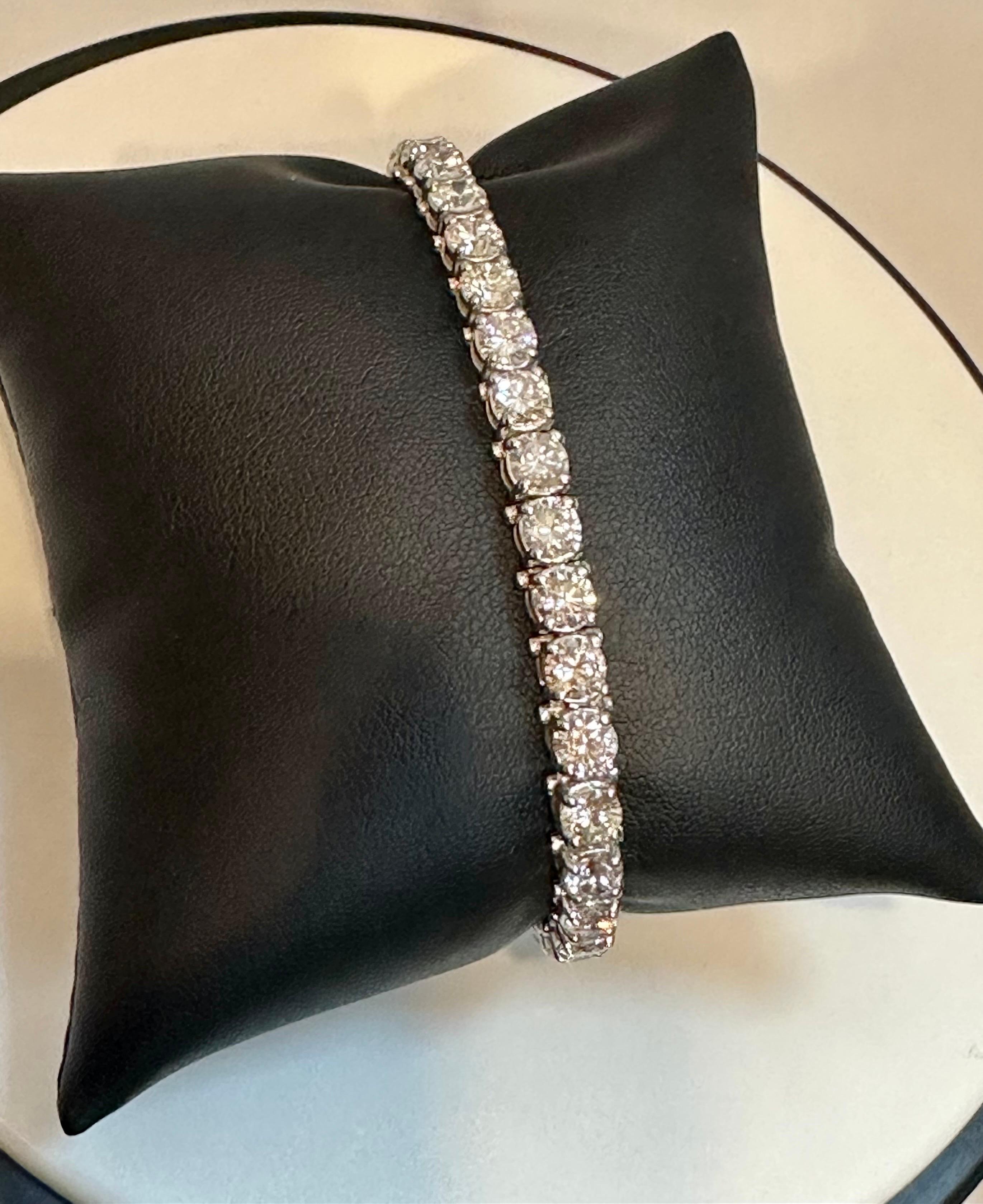 34 Round Diamond 35 Pointer Each Tennis Bracelet in 18 Karat Gold 11.9 Carat 7 