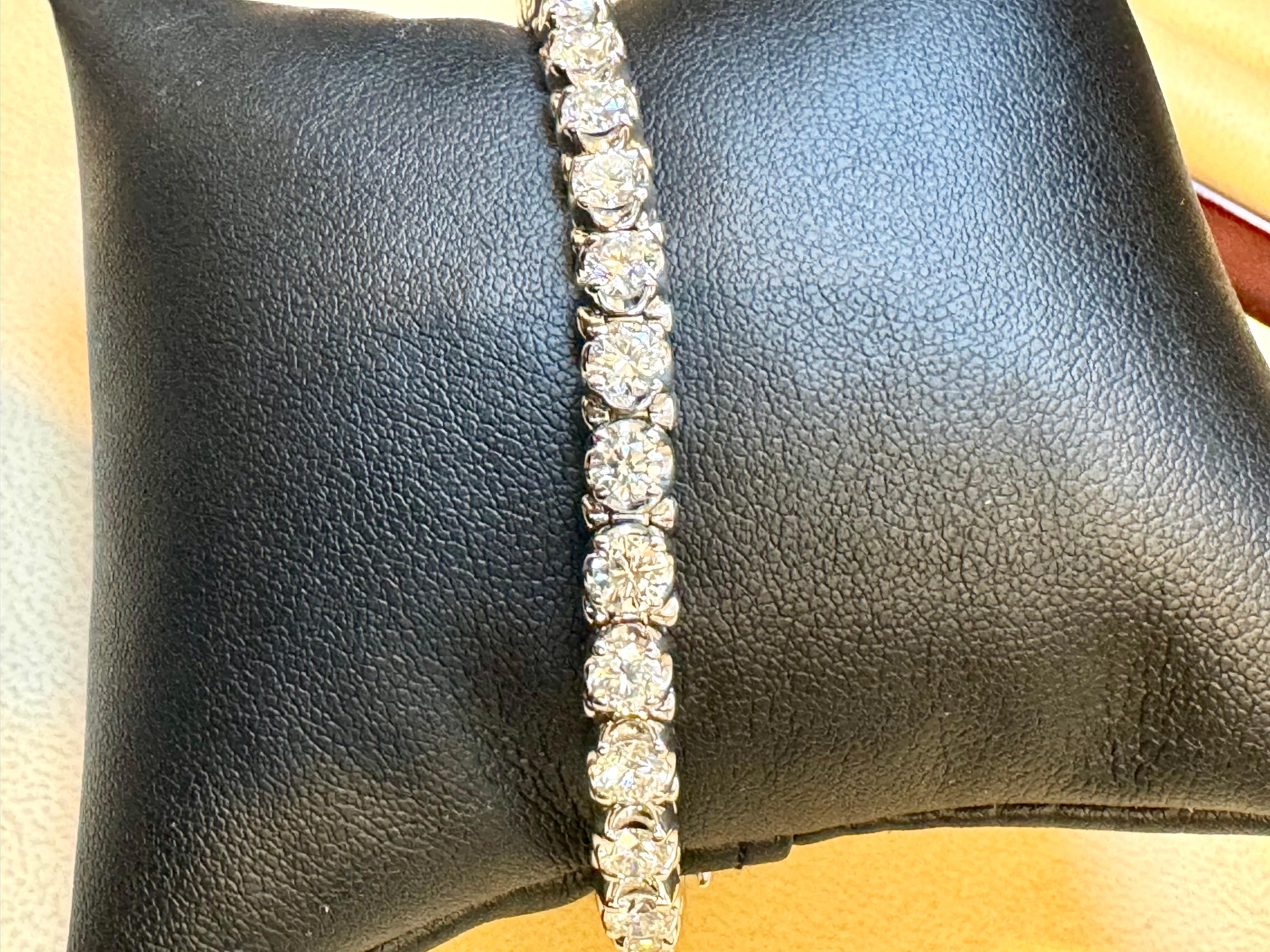 34 Round Diamond 35 Pointer Each Tennis Bracelet in 18 Karat Gold 11.9 Carat 7 