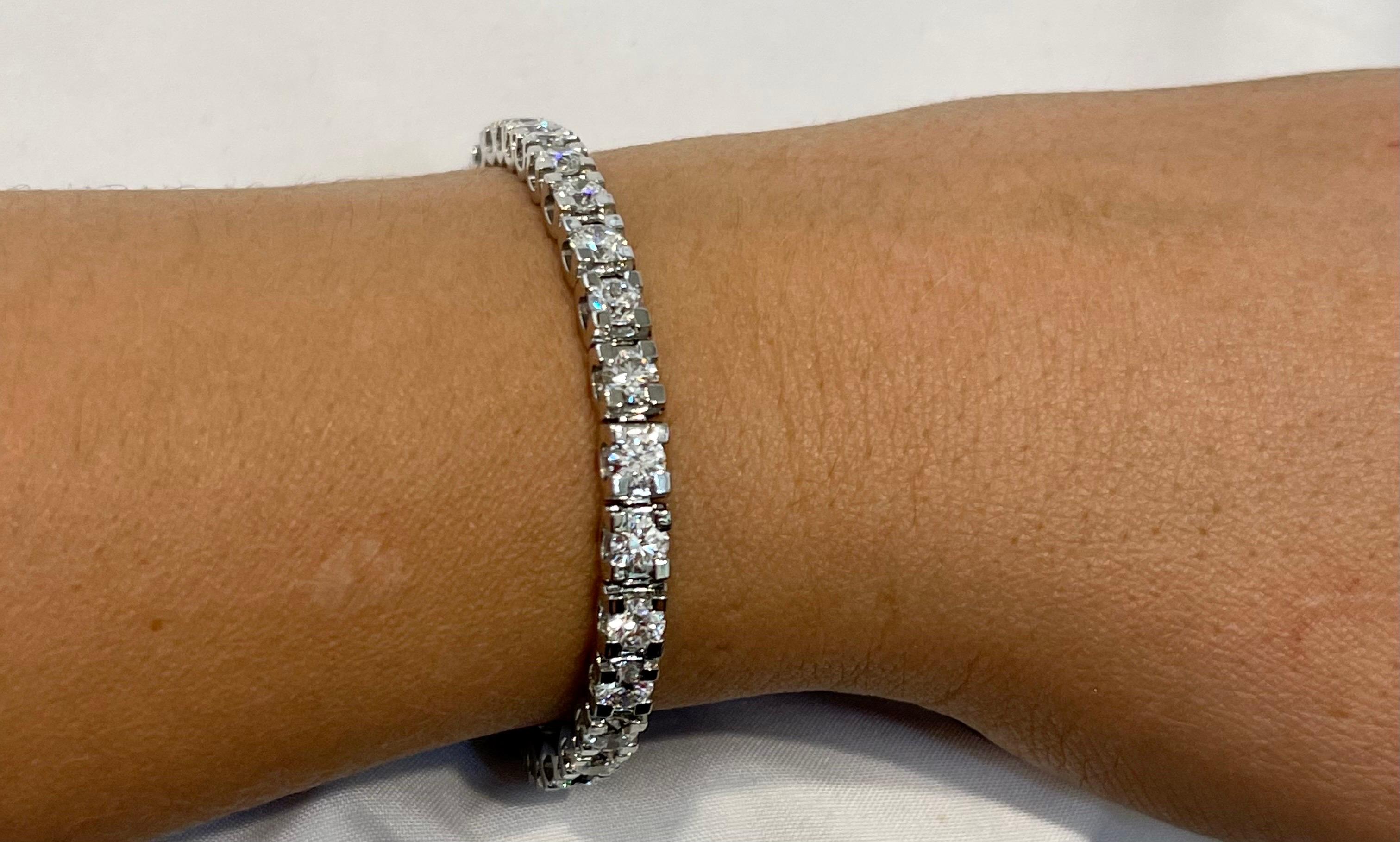 34 Round Diamond 35 Pointer Each Tennis Bracelet in 18 Karat Gold 11.9 Carat 7 