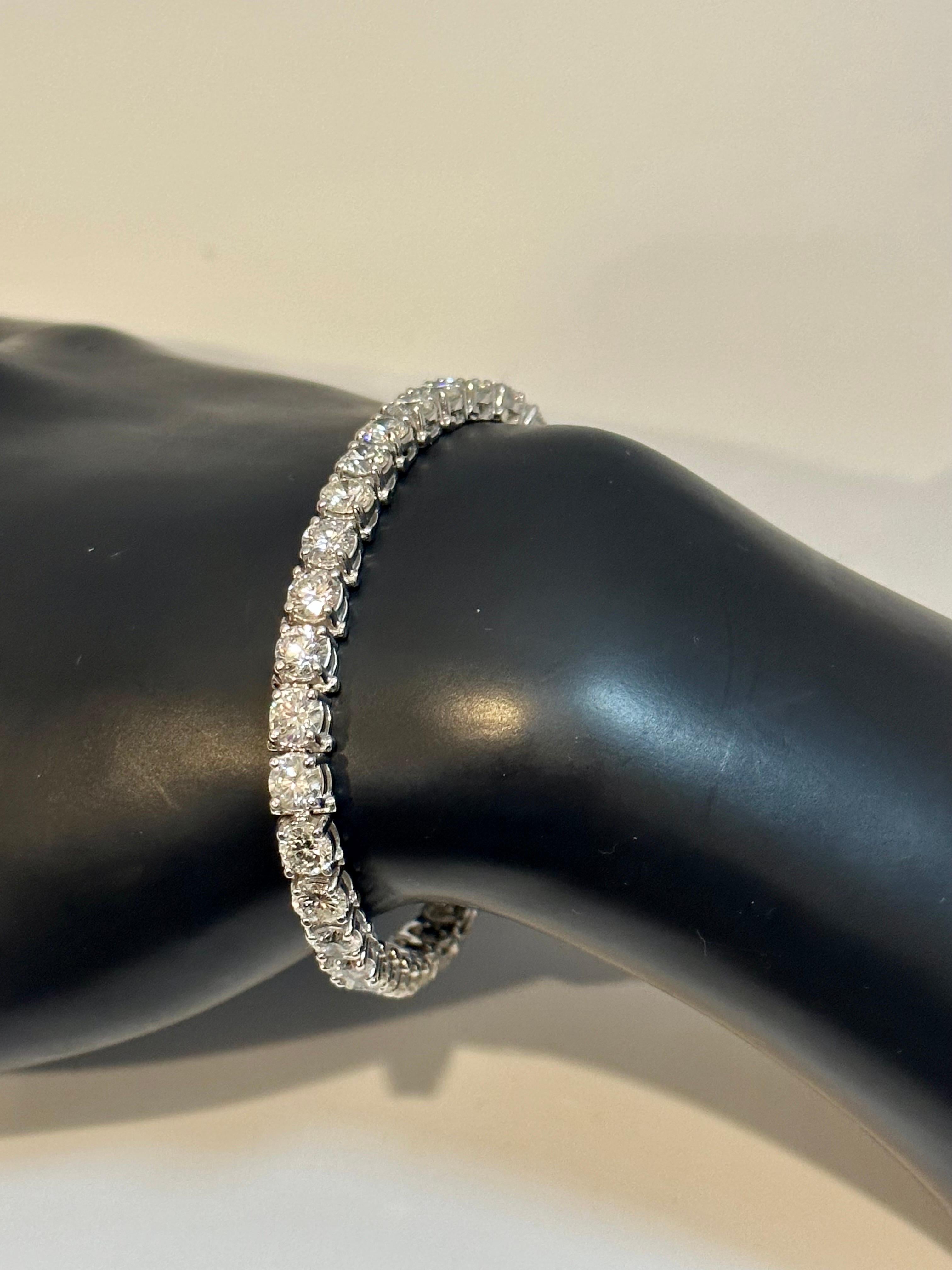 
34 Round Diamond 40 Pointer Each Tennis Bracelet in 14 Karat Gold 13.6 Carat
Meet the ultimate bold tennis bracelet. The single row of prong set Round Brilliant cut Diamonds.

40  pointer in average pointer each , 34 Total pieces approximately 13.6