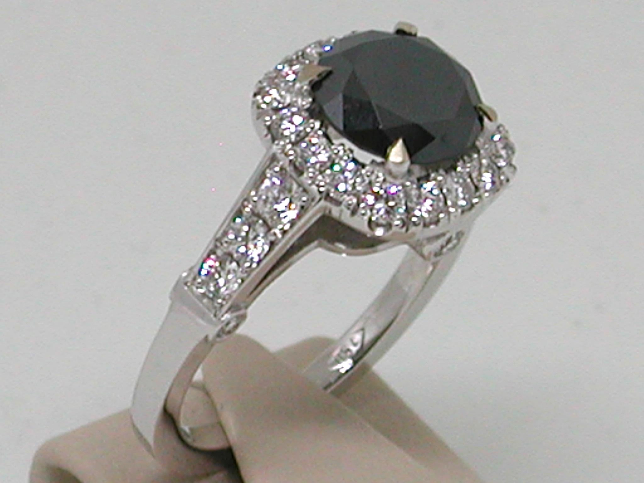 3.40 Carat 18 Karat White Gold Black Diamond Engagement Ring In New Condition For Sale In Antwerp, BE