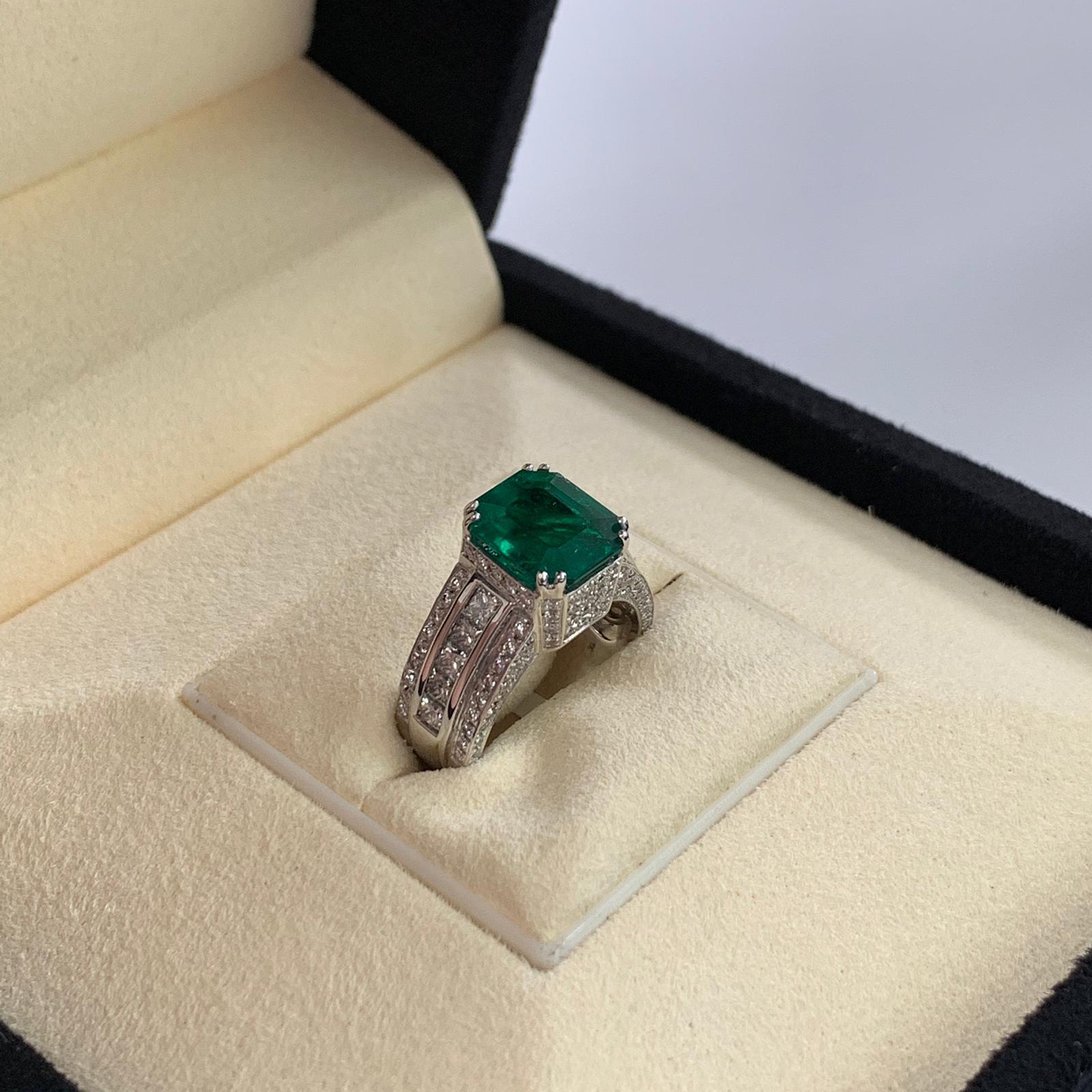 Art Deco 3.40 Carat Colombian Emerald and Diamond White Gold Ring 18 Karat