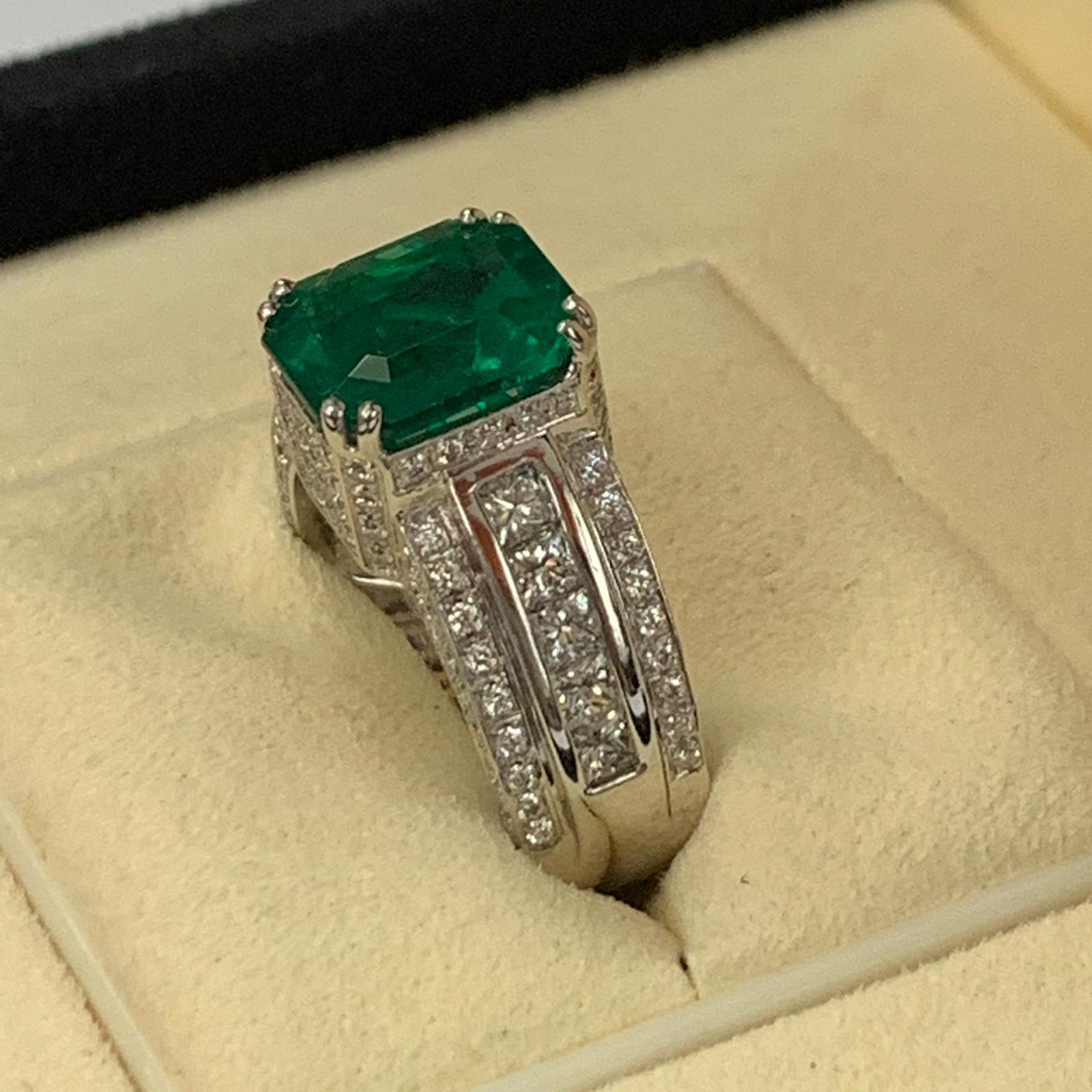 3.40 Carat Colombian Emerald and Diamond White Gold Ring 18 Karat In New Condition In Great Neck, NY