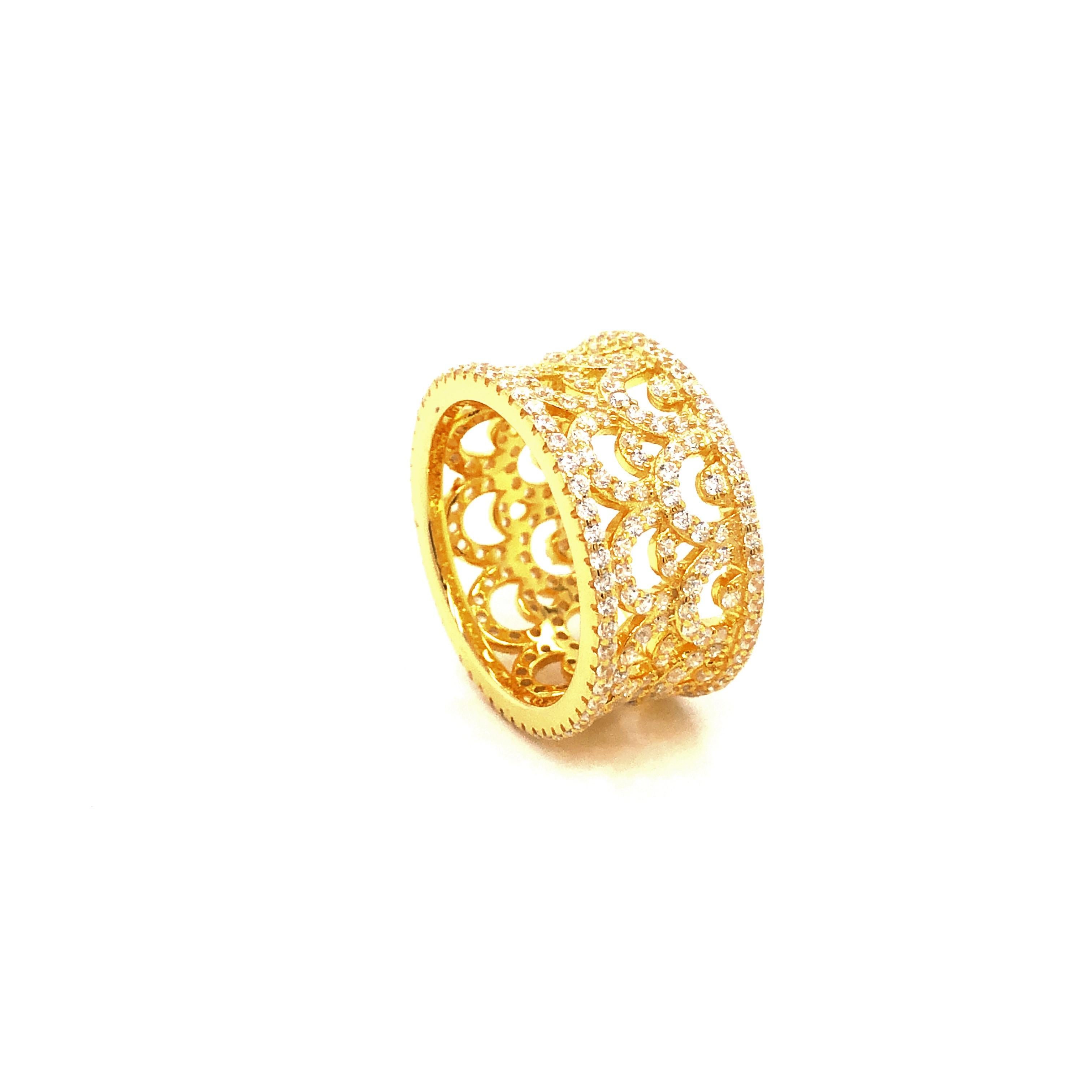 Art Deco 3.40 Carat Cubic Zirconia Yellow Gold Plated Filigree Crown Wedding Band Ring For Sale