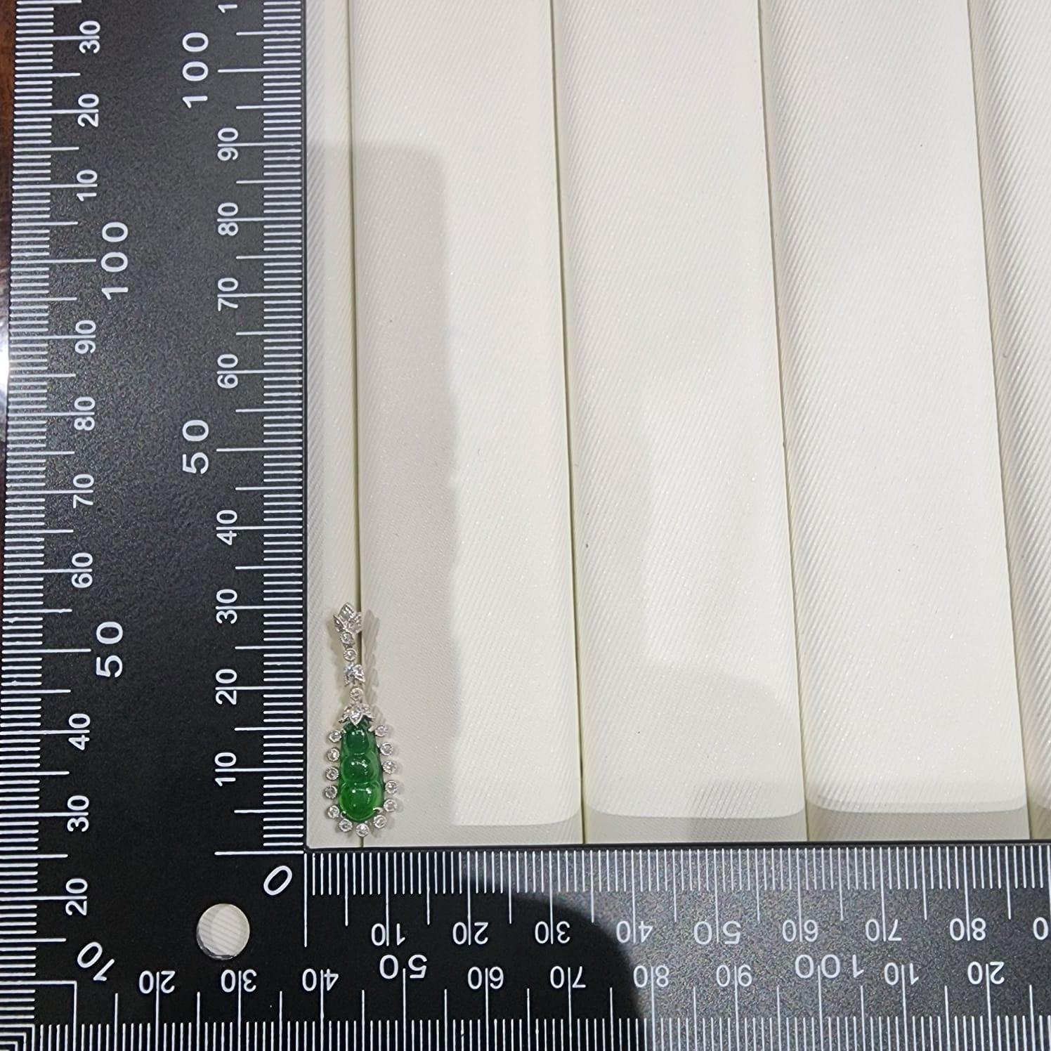 3.40 Carat Jade and Diamond Drop Earring in Platiunum and 18 Karat Gold For Sale 2