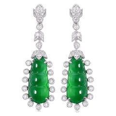 Pendiente de gota de jade y diamantes de 3,40 quilates en platino y oro de 18 quilates