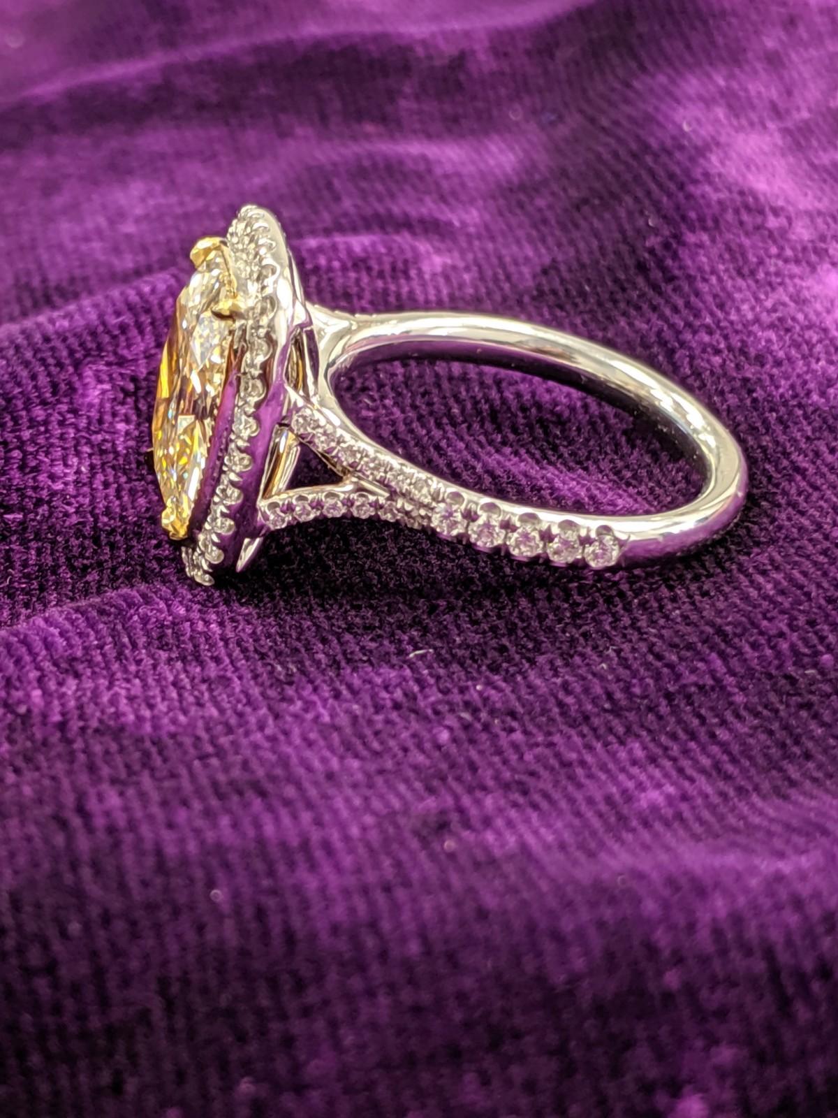Contemporary 3.40 Carat Light Yellow VS1 Cushion Cut Diamond Ring in 18 Karat Gold