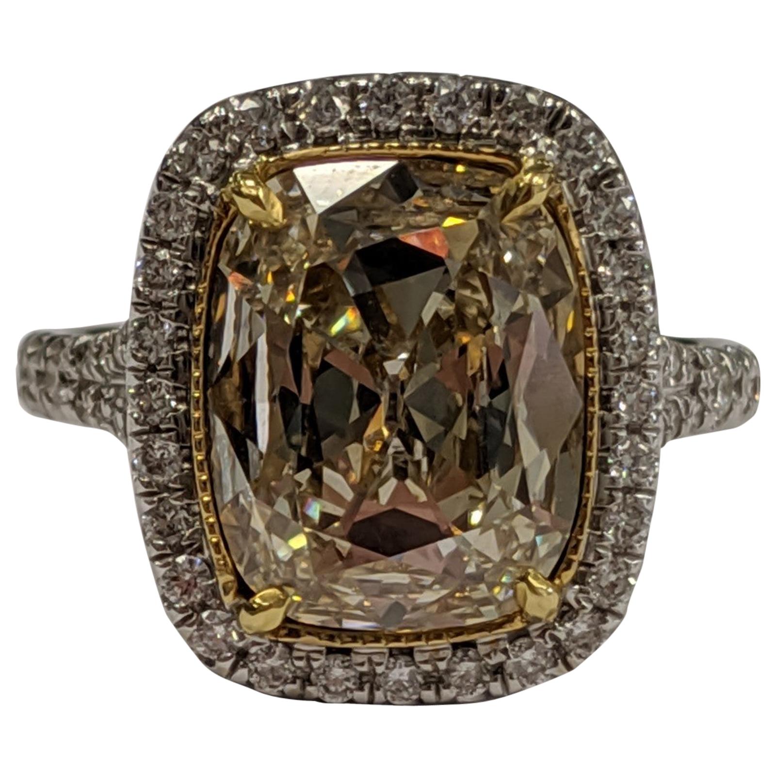 3.40 Carat Light Yellow VS1 Cushion Cut Diamond Ring in 18 Karat Gold