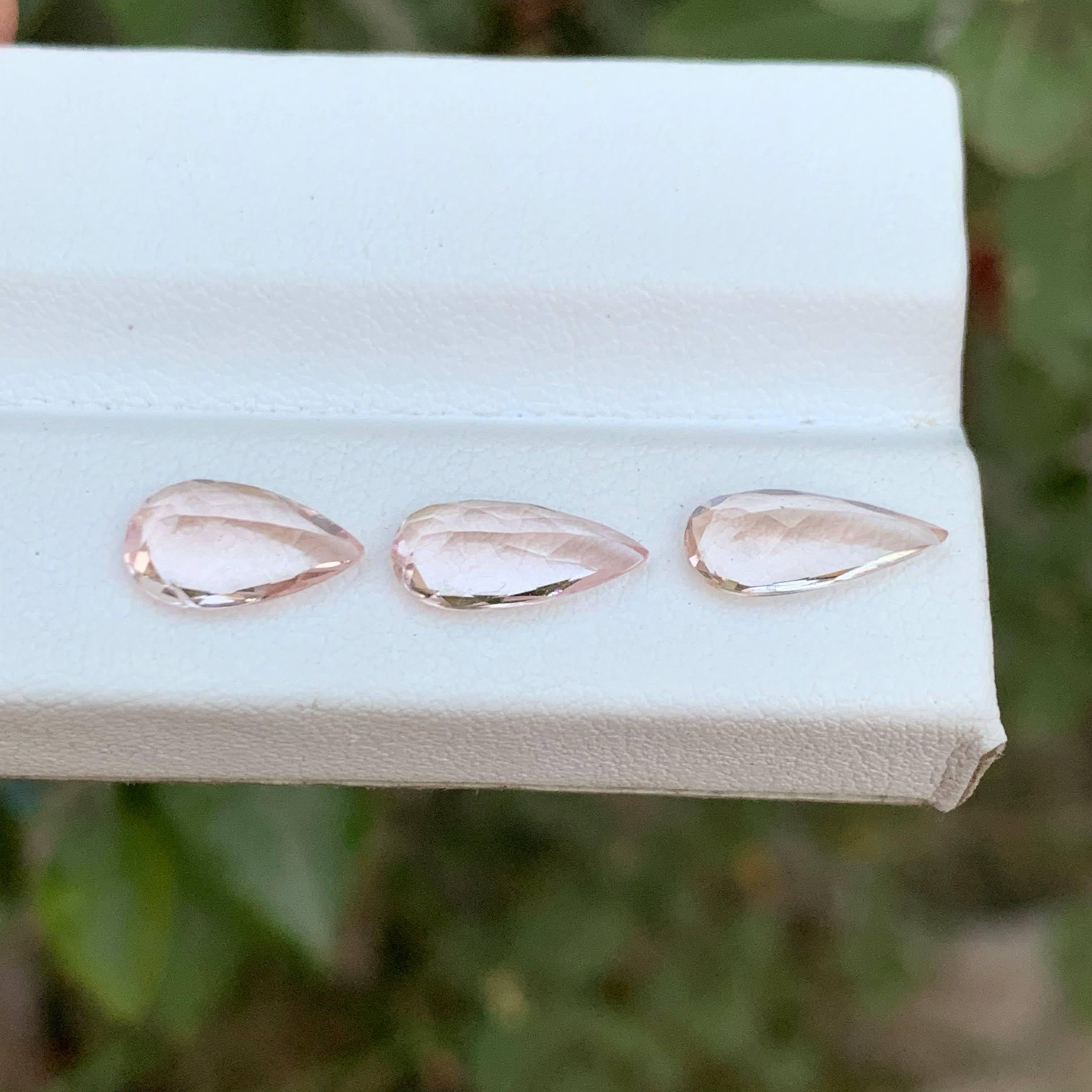 3,40 Karat Natürliche Lose 3 Stück Pfirsich Morganit Stein Birnenschliff Afrikanischer Edelstein (Tropfenschliff) im Angebot