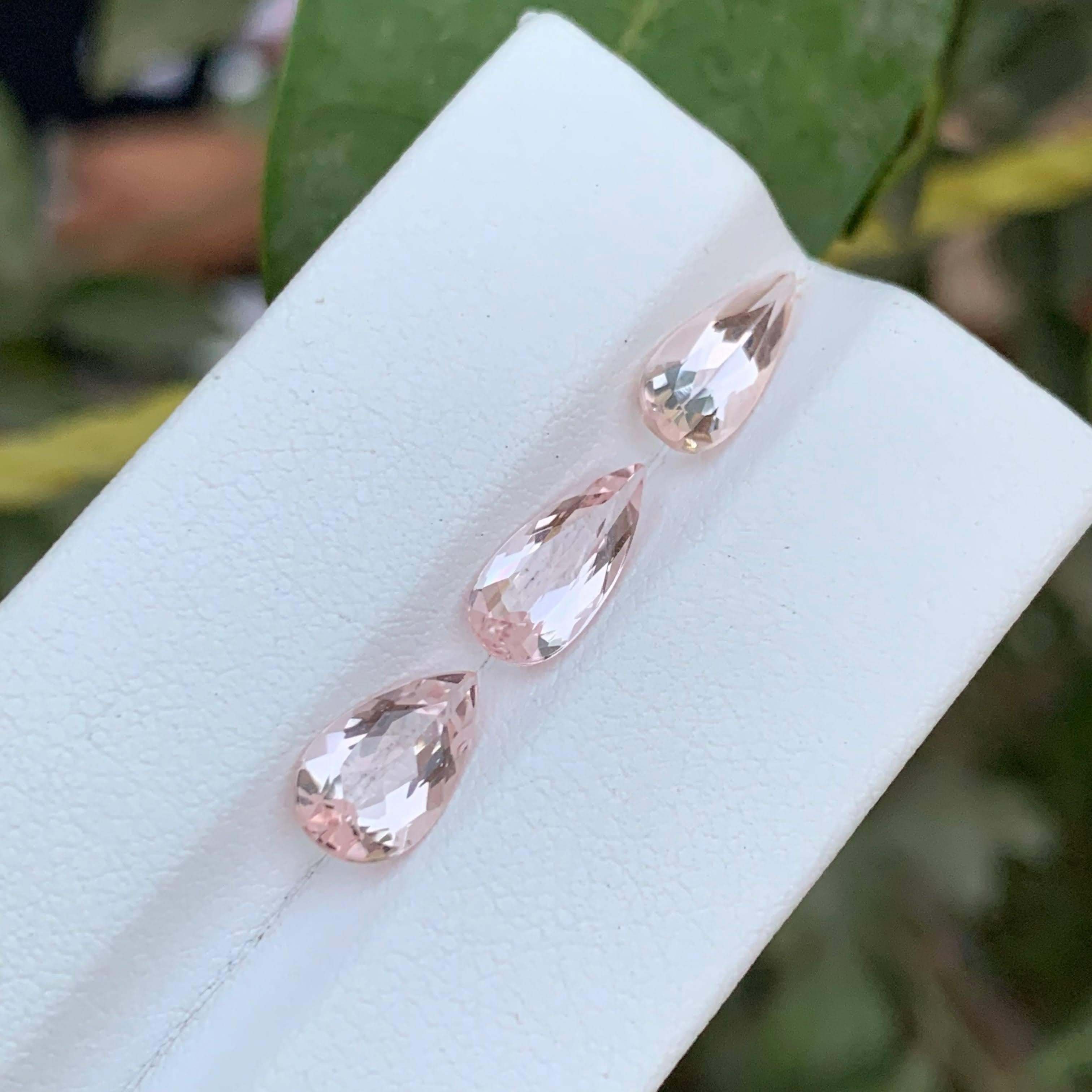 3,40 Karat Natürliche Lose 3 Stück Pfirsich Morganit Stein Birnenschliff Afrikanischer Edelstein im Zustand „Neu“ im Angebot in Bangkok, TH