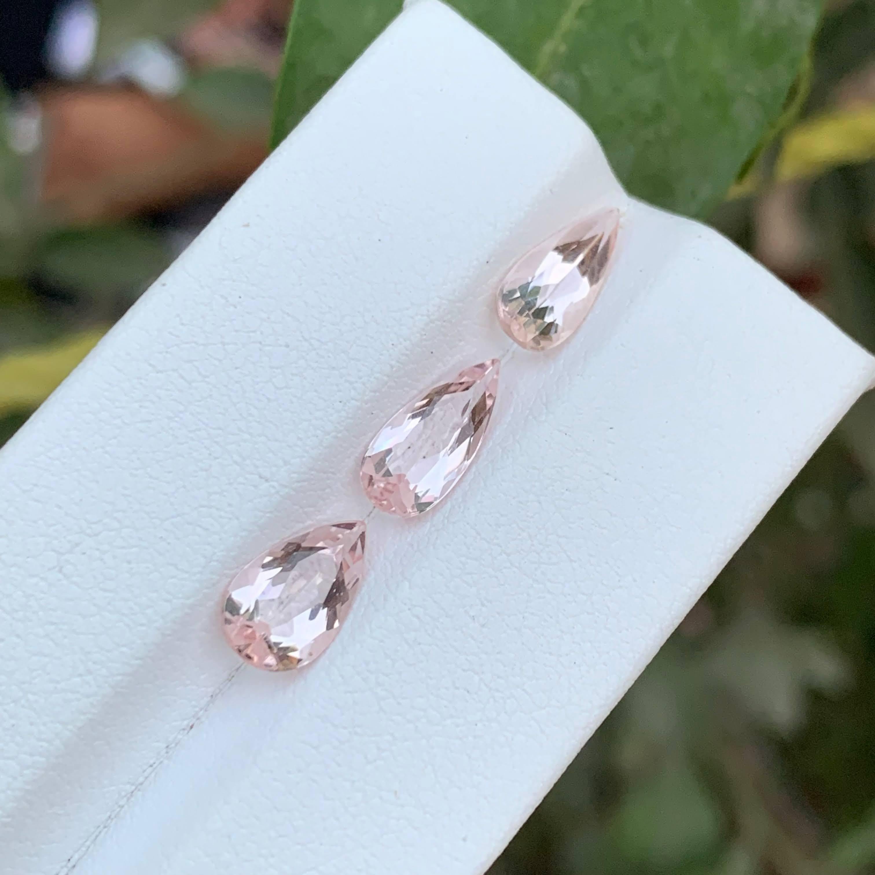 3,40 Karat Natürliche Lose 3 Stück Pfirsich Morganit Stein Birnenschliff Afrikanischer Edelstein für Damen oder Herren im Angebot