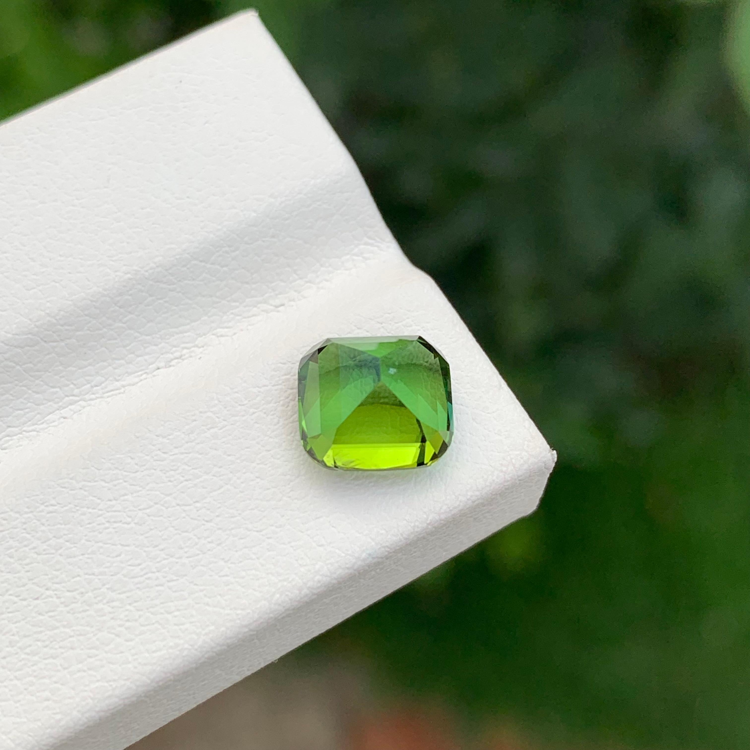 3.40 Carat Natural Loose Green Tourmaline Cushion Shape Gem October Birthstone (pierre de naissance d'octobre) en vente 5