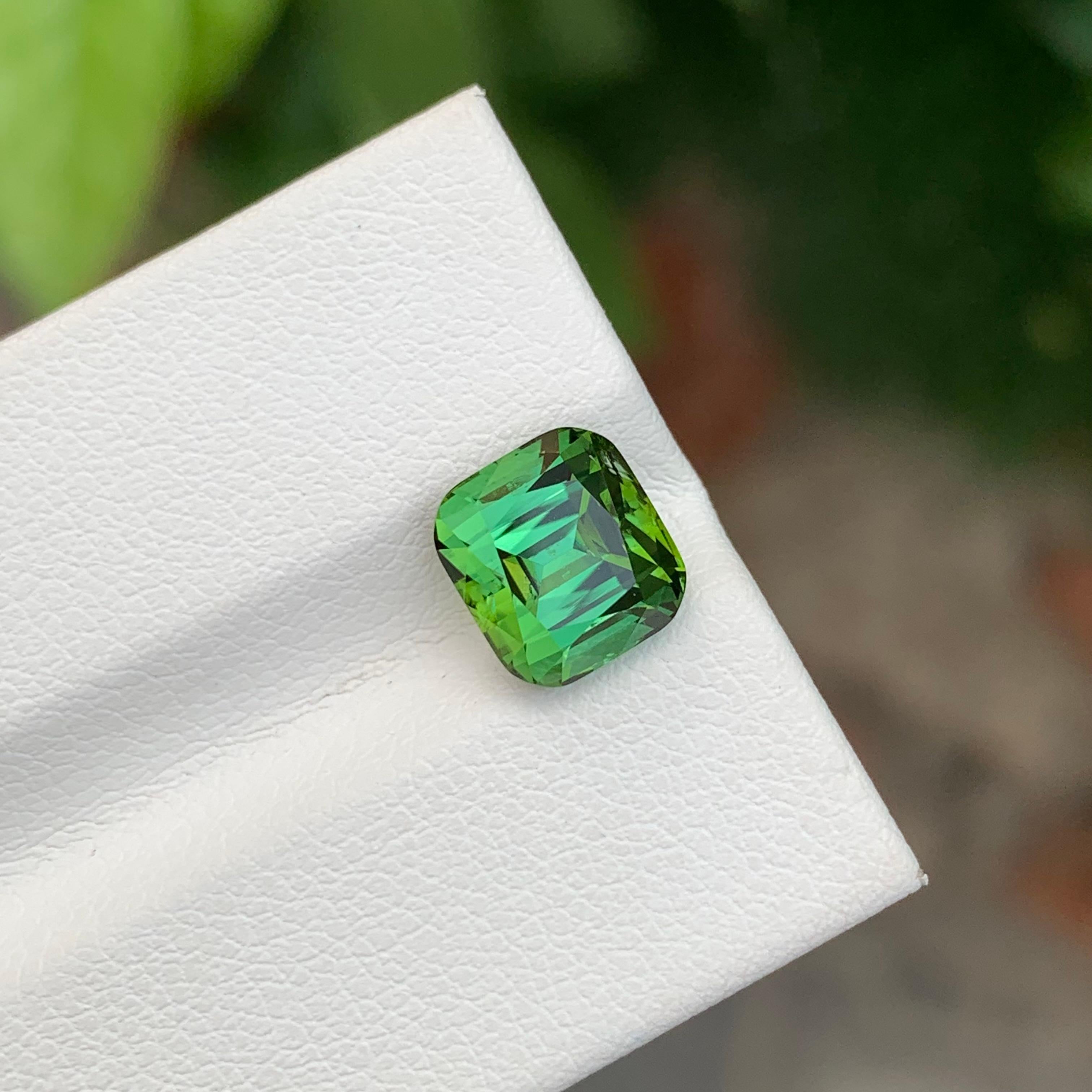 Arts and Crafts 3.40 Carat Natural Loose Green Tourmaline Cushion Shape Gem October Birthstone (pierre de naissance d'octobre) en vente
