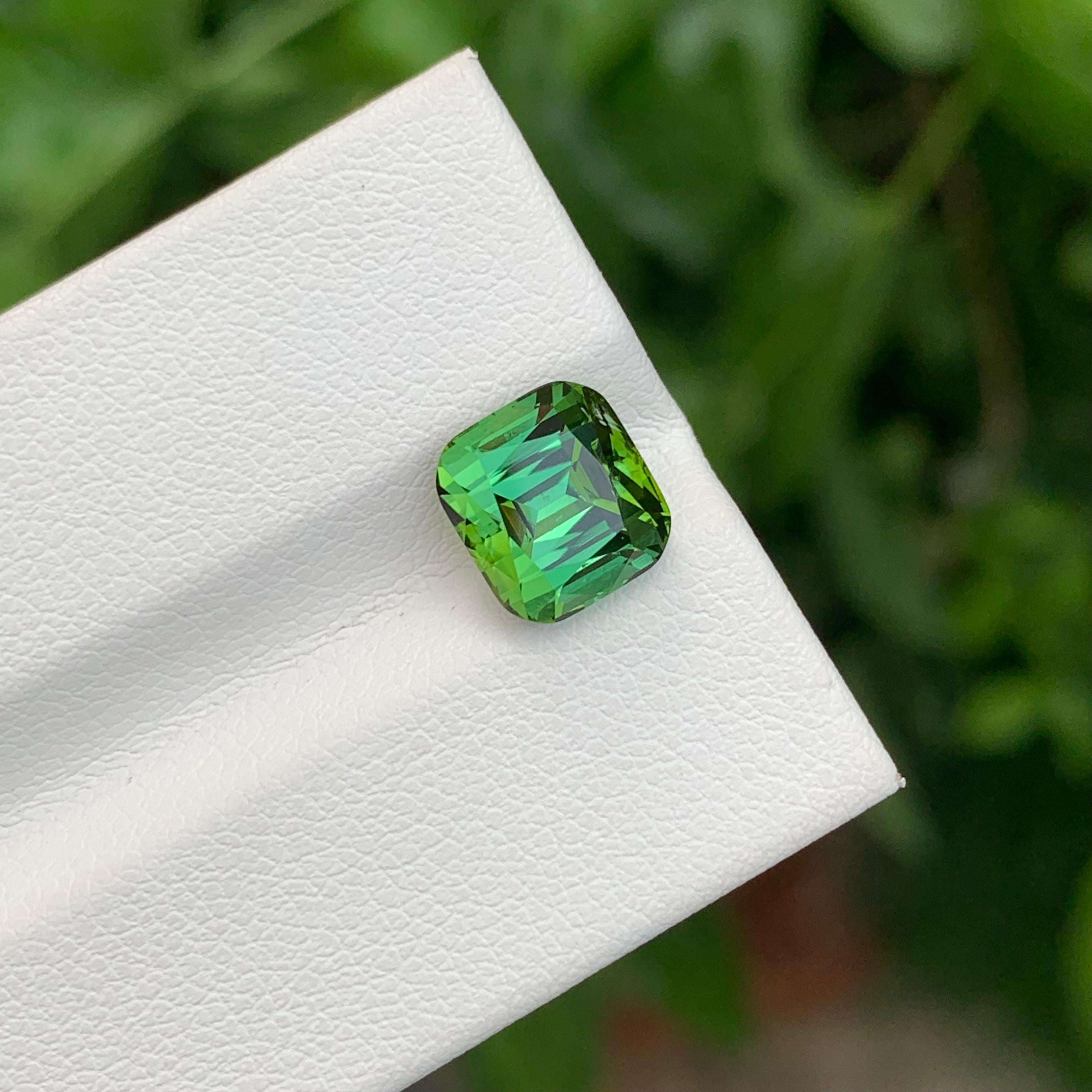 3.40 Carat Natural Loose Green Tourmaline Cushion Shape Gem October Birthstone (pierre de naissance d'octobre) Unisexe en vente